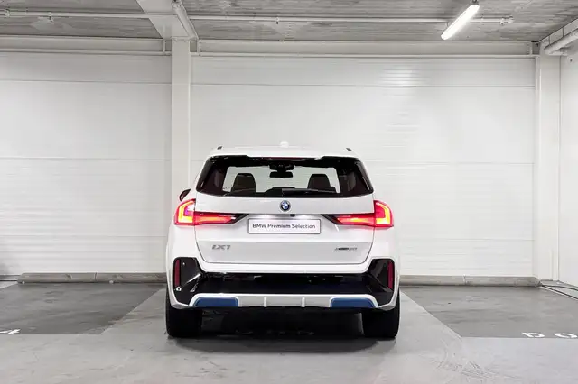 BMW Ix1 view 8