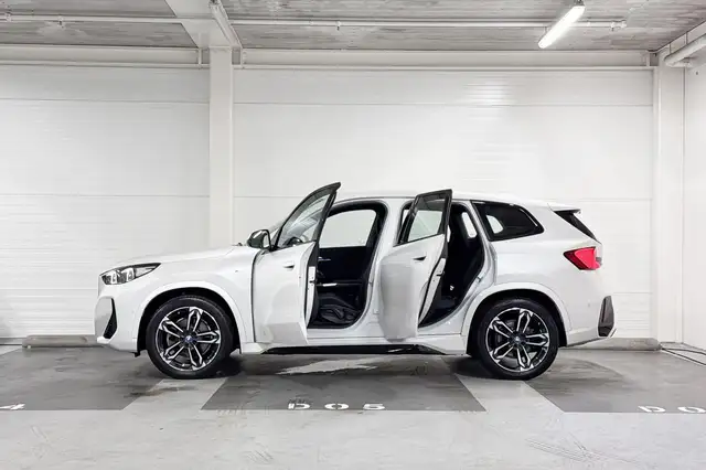 BMW Ix1 view 3