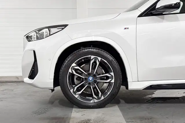 BMW Ix1 view 5