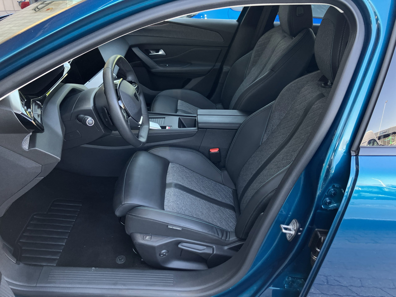 Peugeot 408 1.2 130 Pure Tech Allure Pack ACC+Navi+Kam360 — photo 6