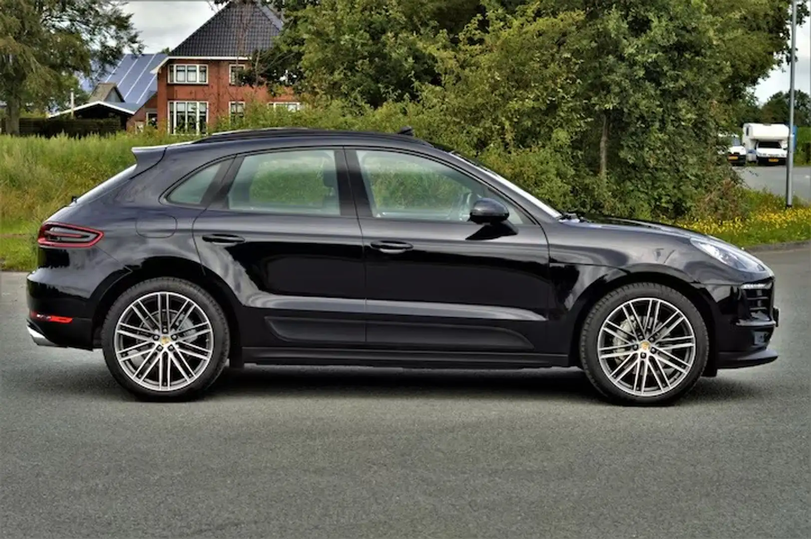 Porsche Macan 3.0s, Luchtvering, Sportuitlaat, PDLS, 21”, Pano Zwart - 1
