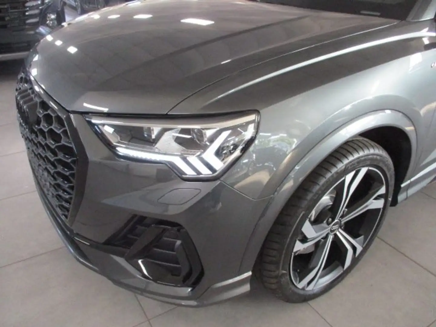 Audi Q3 Q3 40 Blackline 2.0 TDI 193CV Quattro S-Tronic Grigio - 2