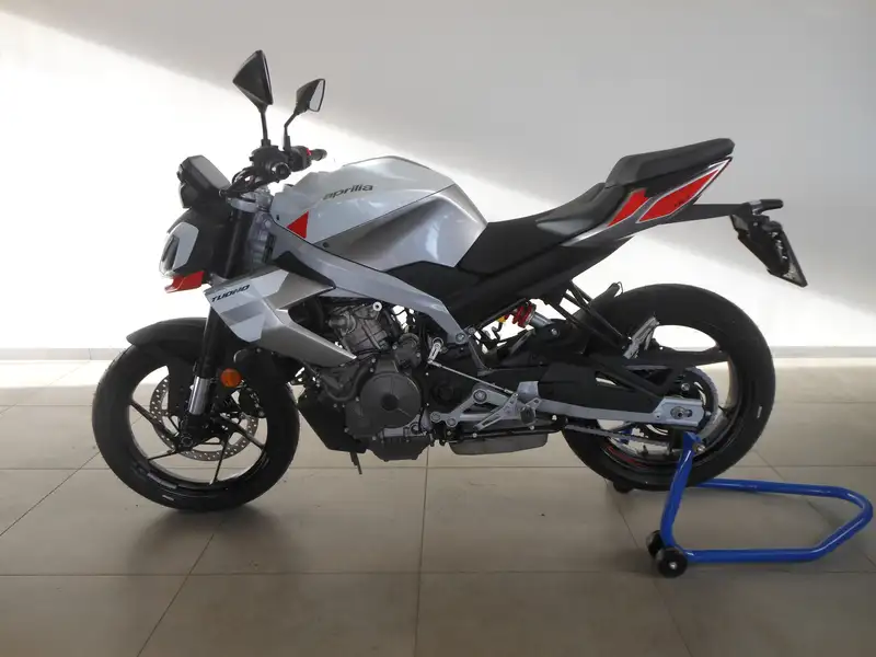 Aprilia Tuono - foto 5