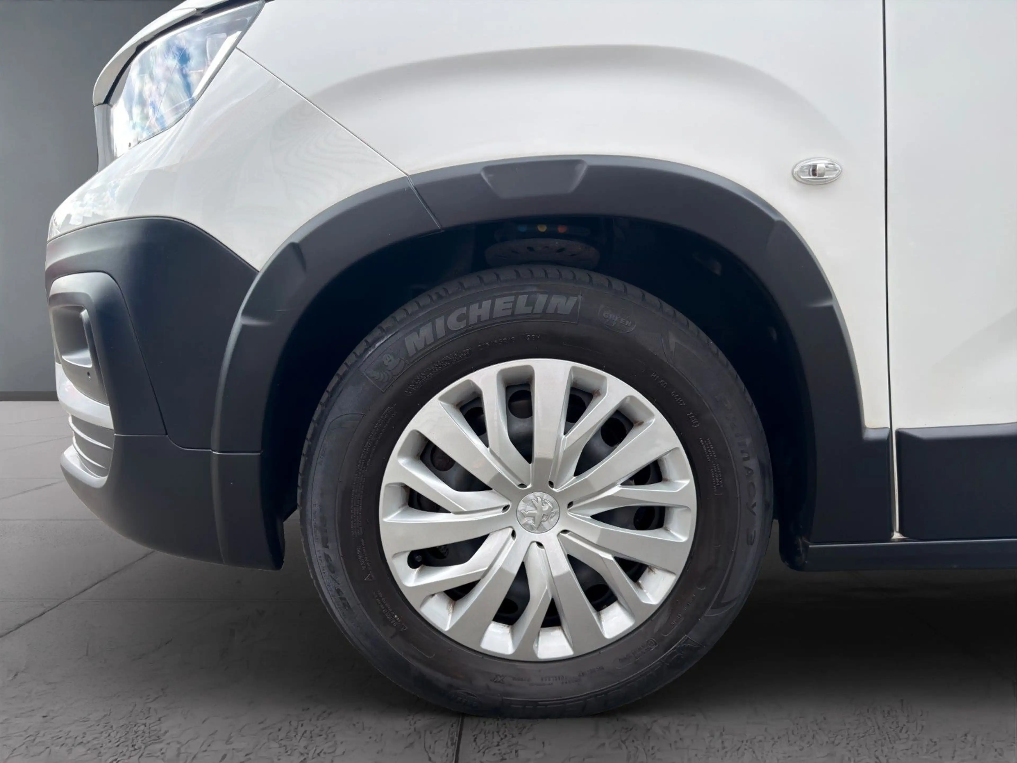 Peugeot Rifter 1.5 Blue-HDi Active L1*PDC*ASSIST*PANO* — photo 9