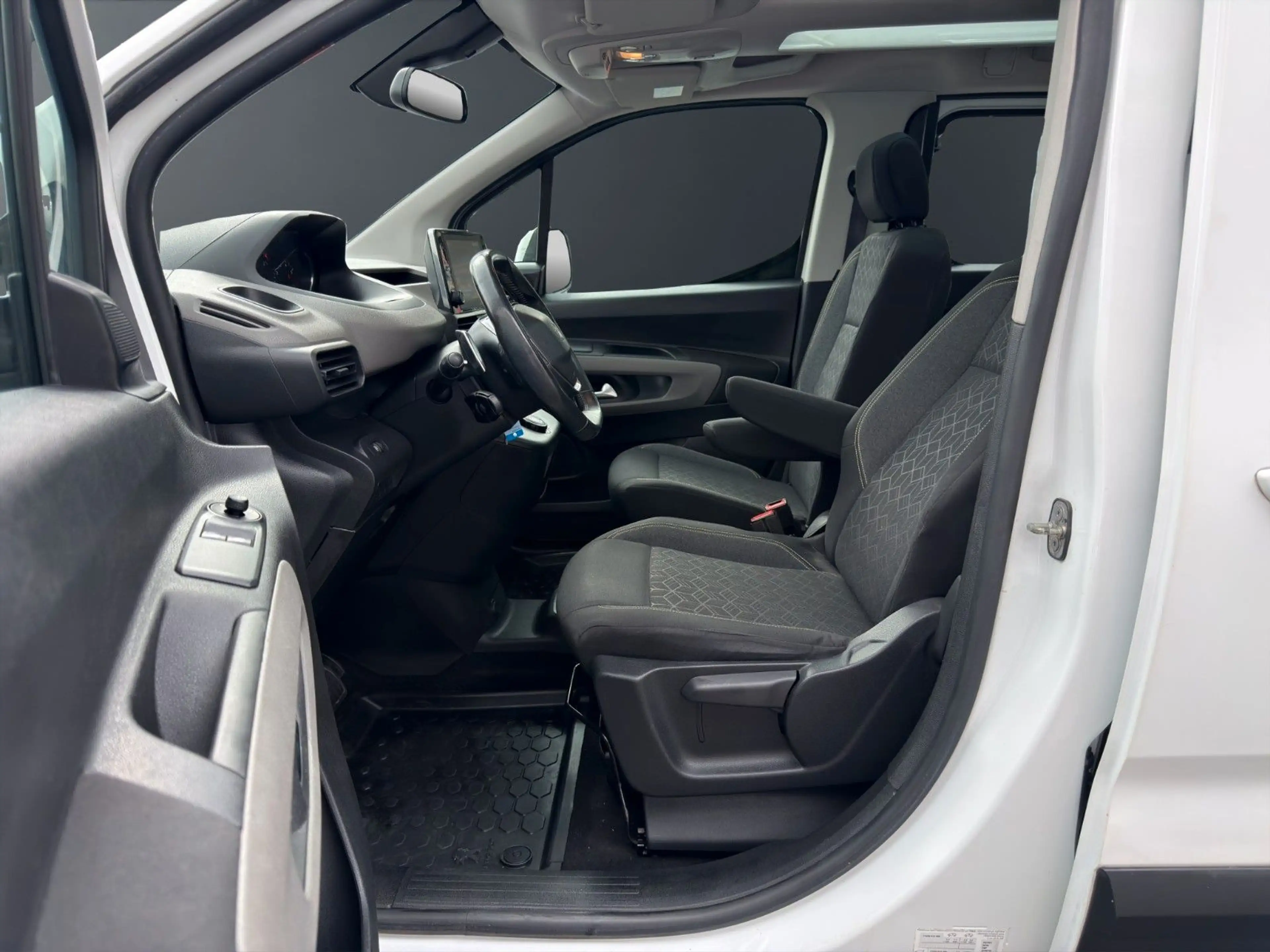 Peugeot Rifter 1.5 Blue-HDi Active L1*PDC*ASSIST*PANO* — photo 10