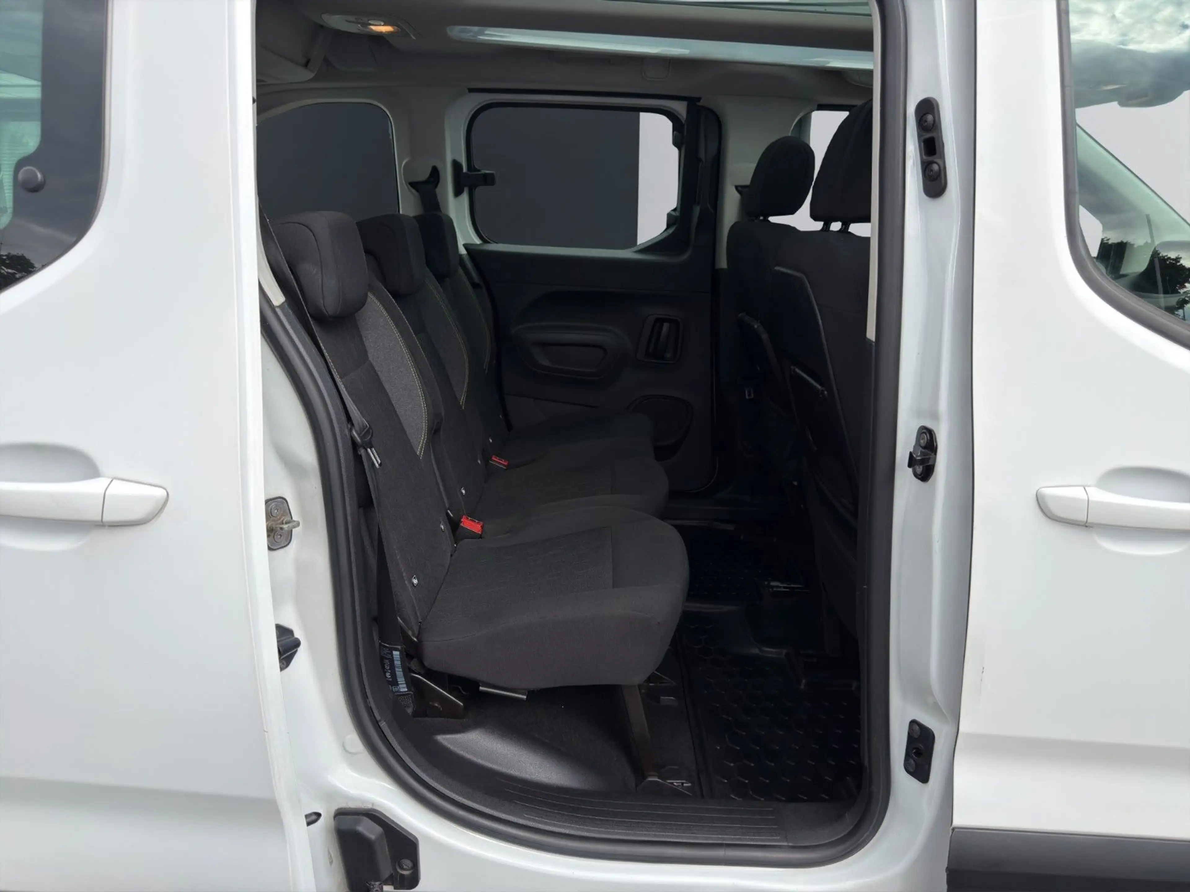 Peugeot Rifter 1.5 Blue-HDi Active L1*PDC*ASSIST*PANO* — photo 13