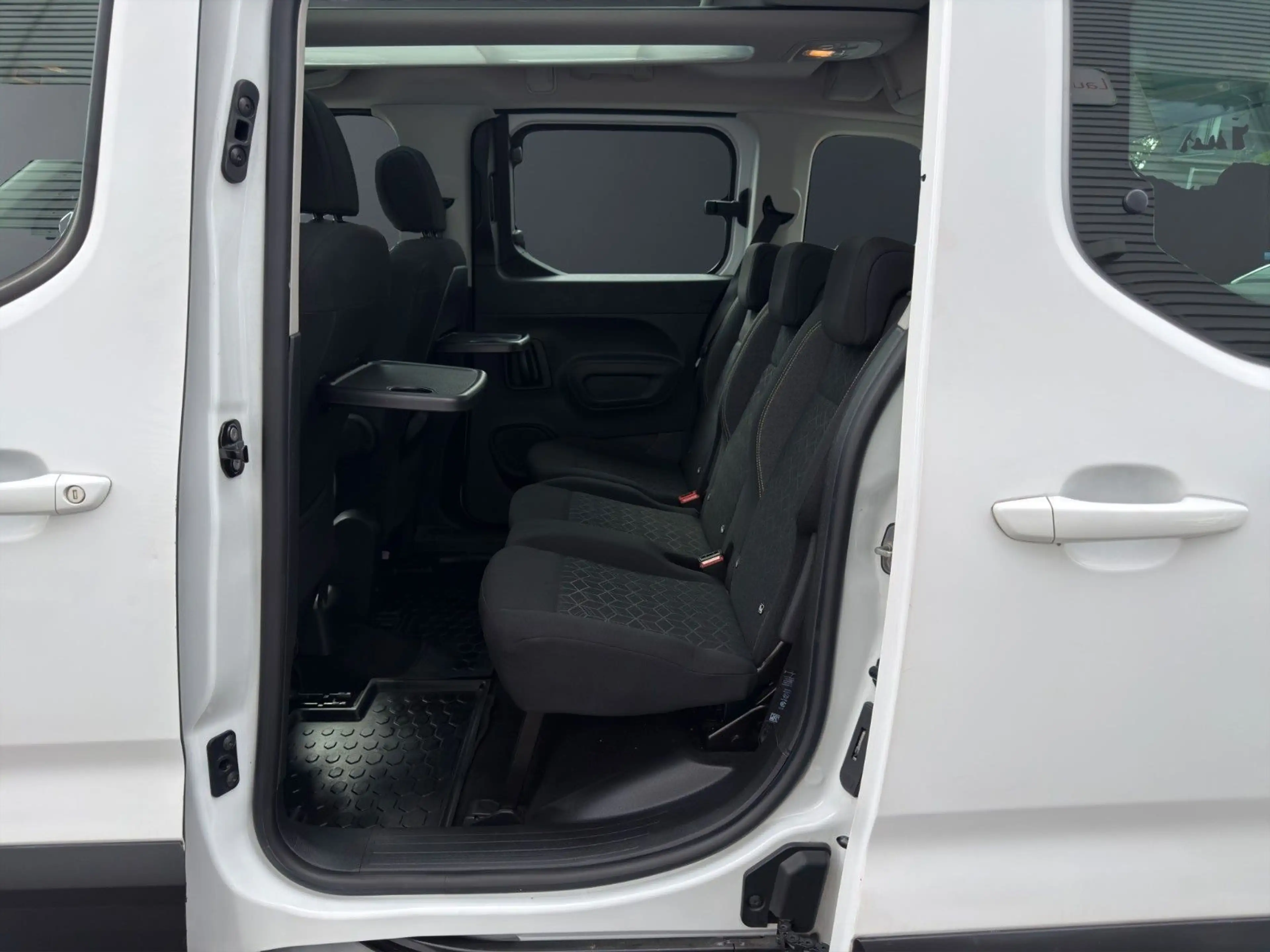 Peugeot Rifter 1.5 Blue-HDi Active L1*PDC*ASSIST*PANO* — photo 11