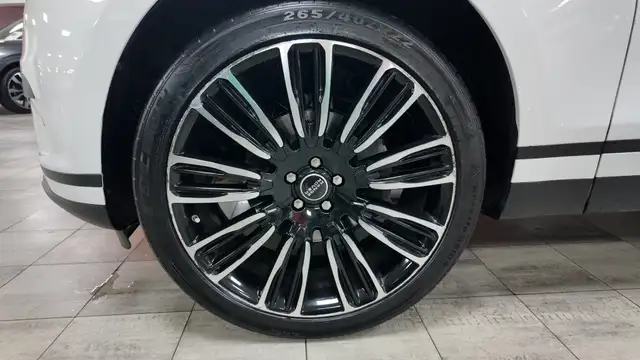 Land Rover Range Rover Velar view 11