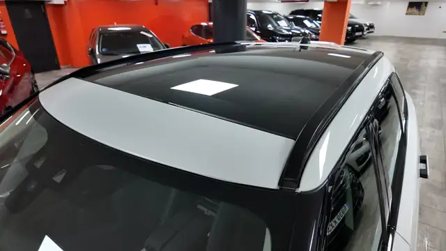 Land Rover Range Rover Velar view 12