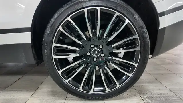 Land Rover Range Rover Velar view 13