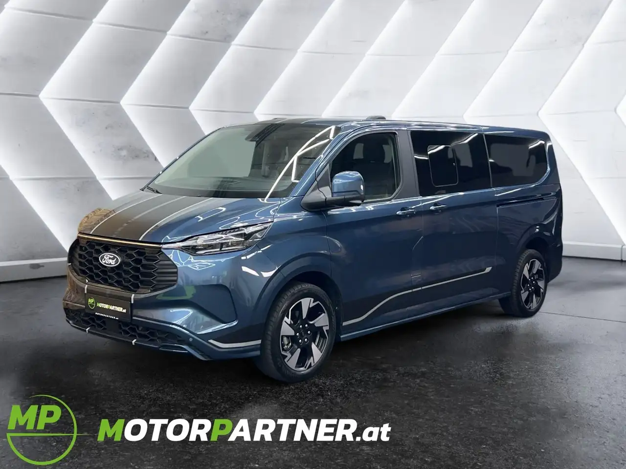 Ford Tourneo Custom L2 Sport | PHEV | Bus 8-Sitze | Sofort verfügbar
