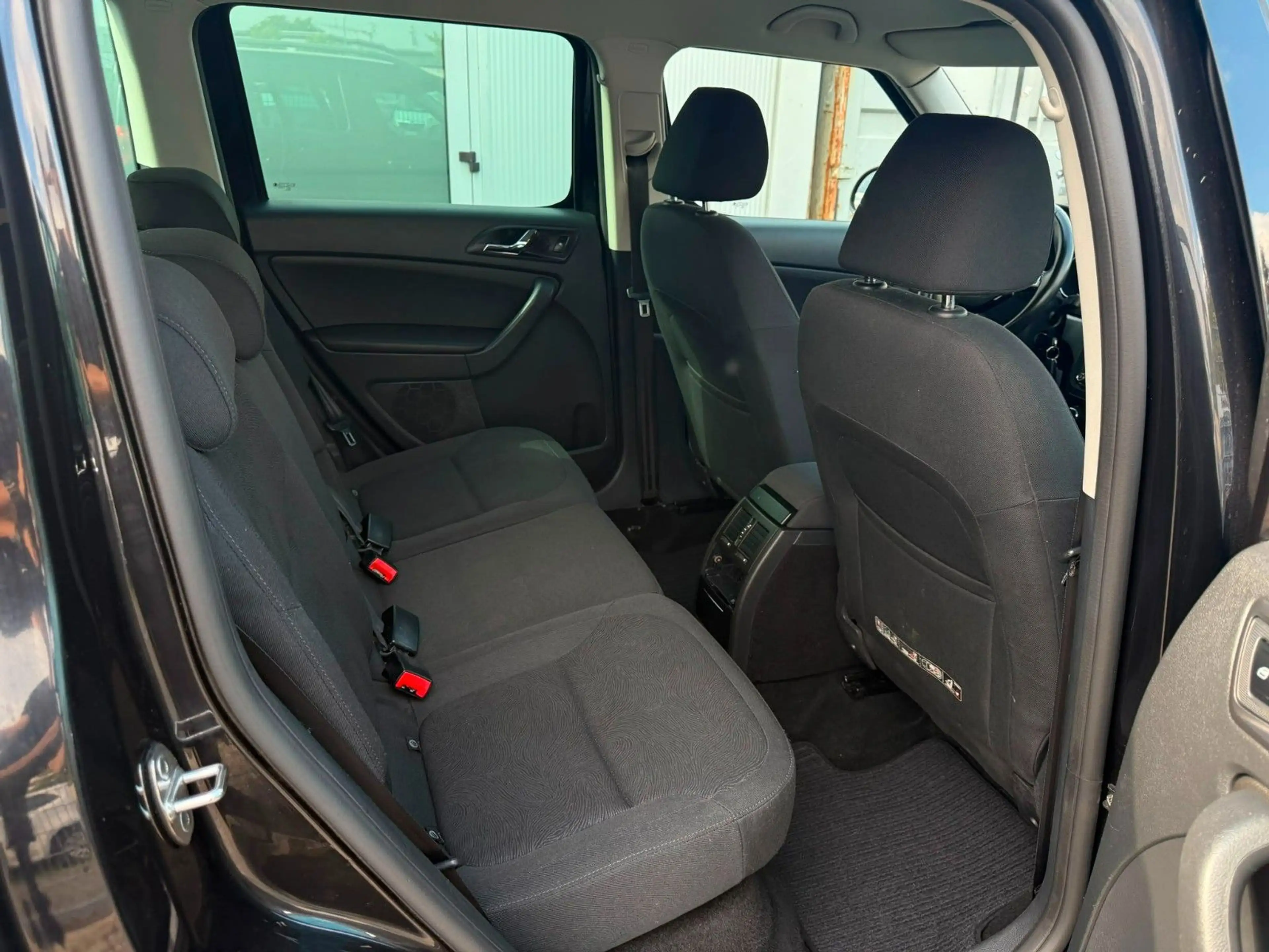Skoda Yeti Ambition — photo 11