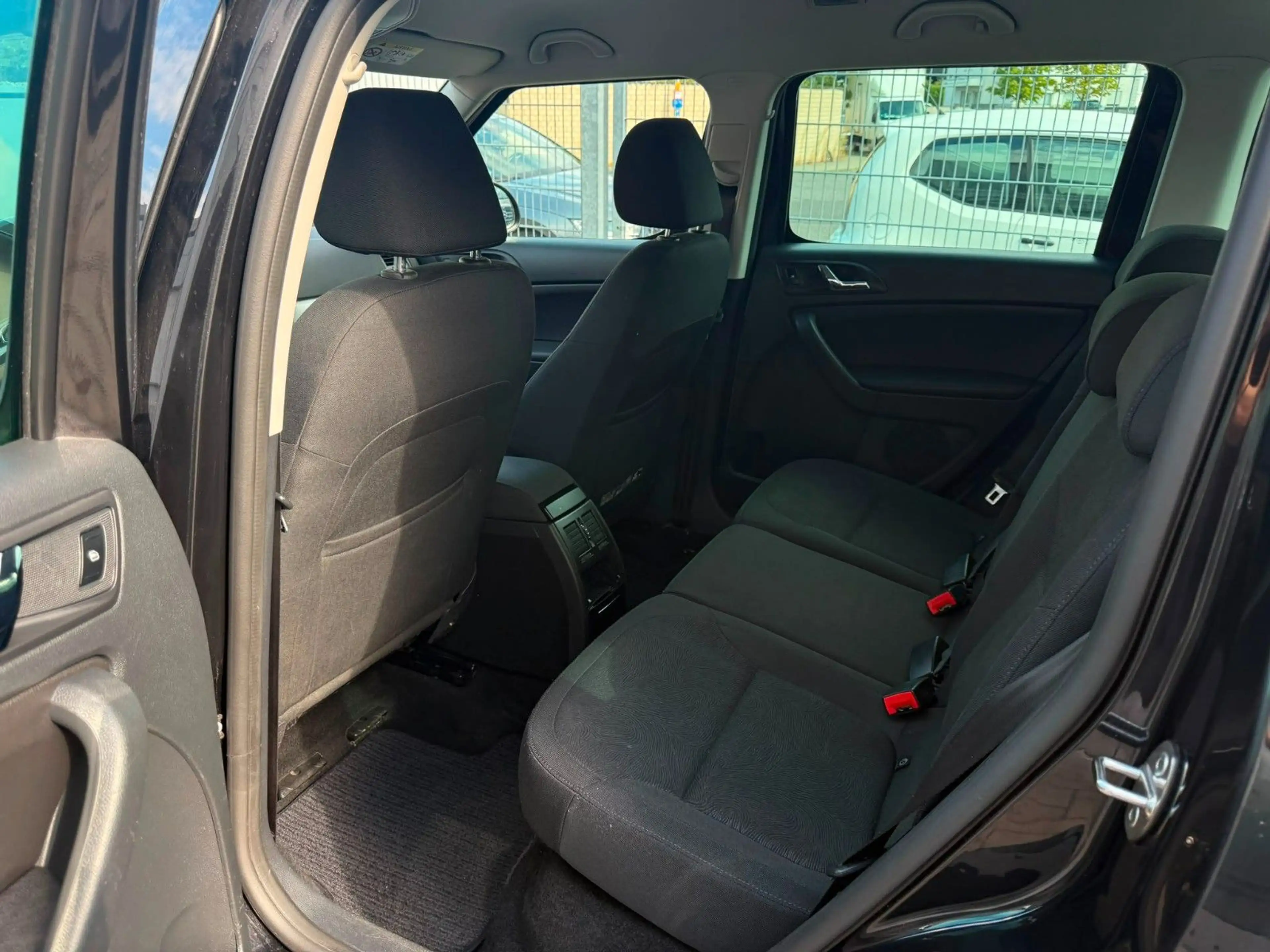 Skoda Yeti Ambition — photo 9