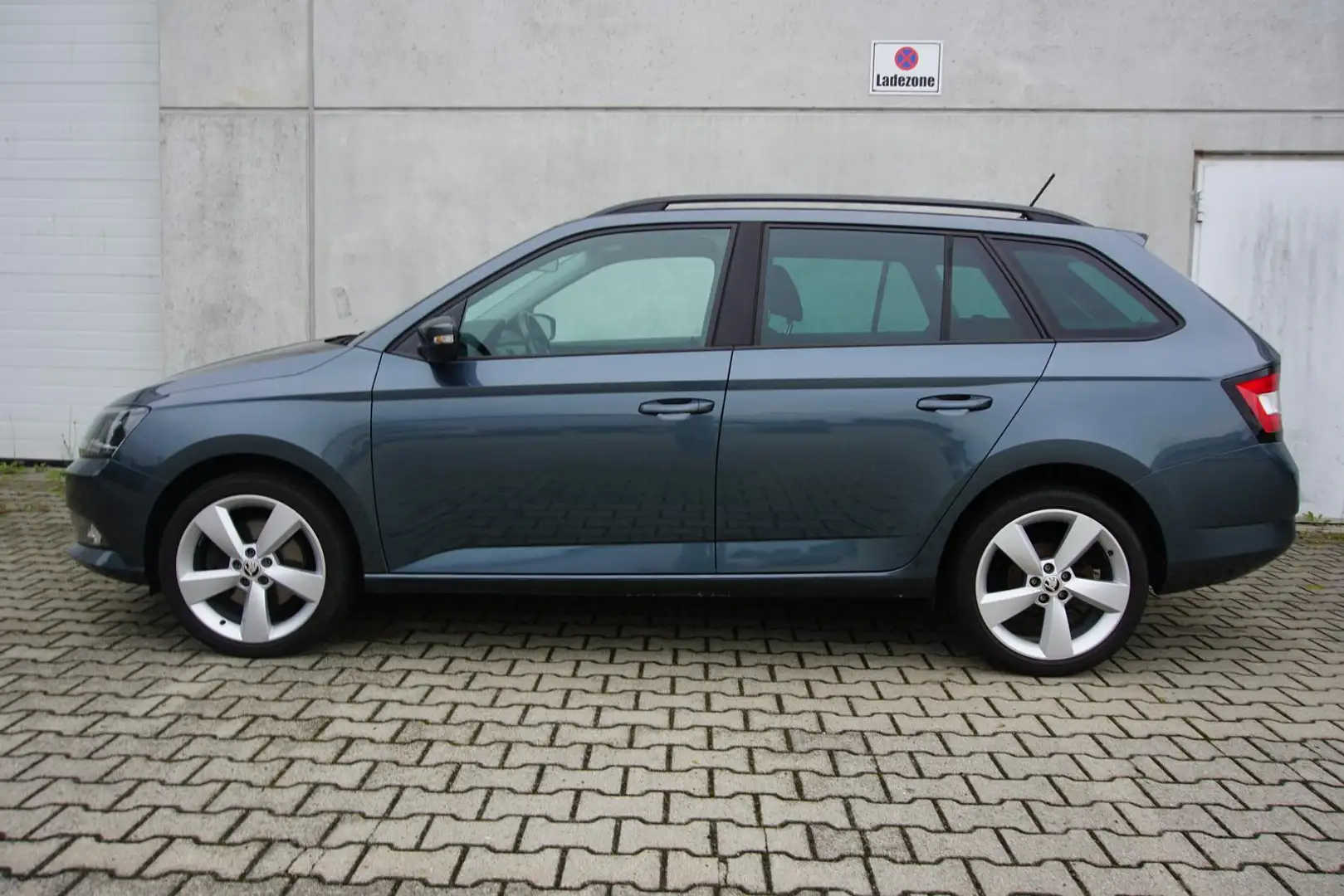 Skoda Fabia Combi 1.0TSI Navi/MirrorLi SHZ PDC 1.Hand Grau - 2