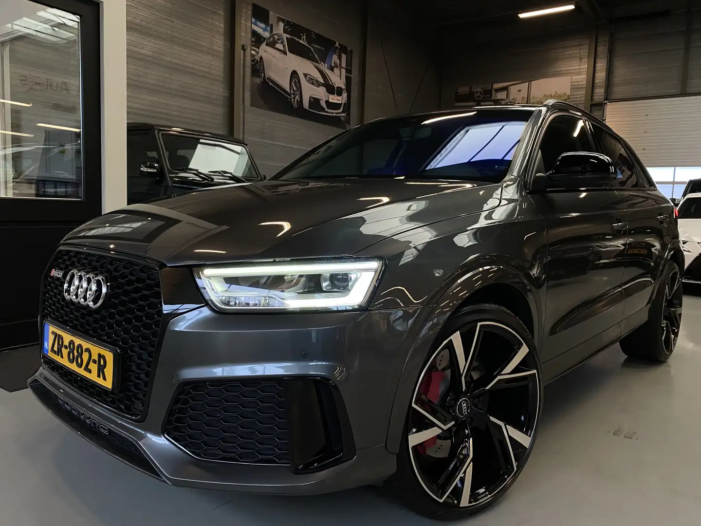 Audi RS Q3 2.5 TFSI Q3 quattro Pro Line Plus Leder, Navi, Cru Šedá - 1