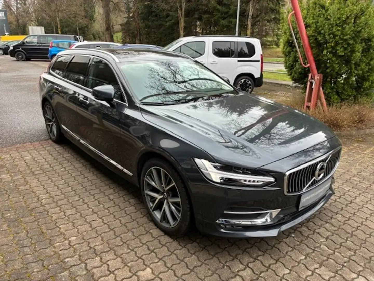 Volvo V90 D4 Inscription Geartronic Grau - 1