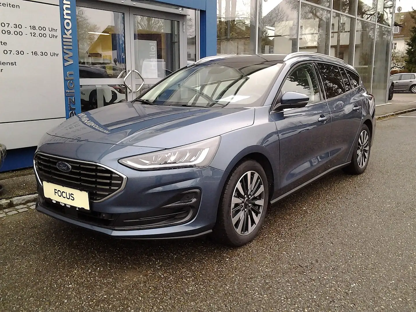 Ford Focus Turnier 1,5 EcoBlue Titanium X Aut. Blau - 1