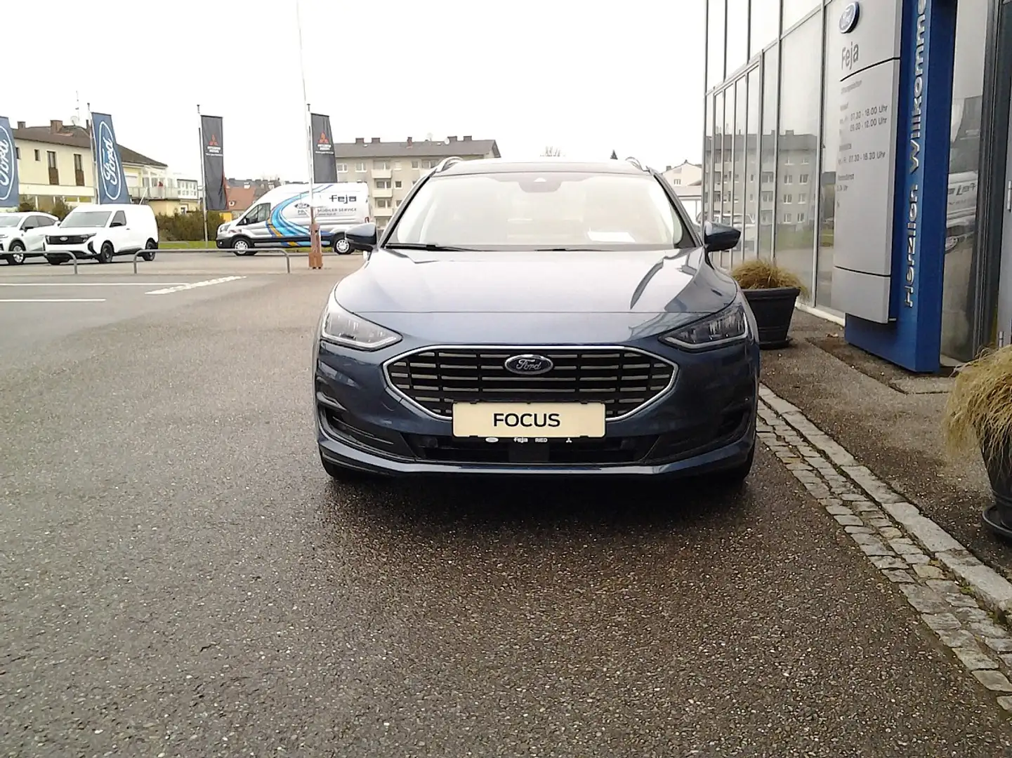 Ford Focus Turnier 1,5 EcoBlue Titanium X Aut. Blau - 2