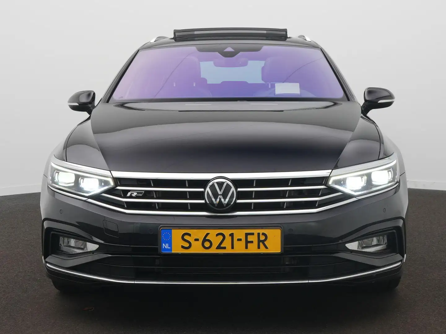 Volkswagen Passat Variant 1.5 TSI R-Line Business R-Line / DSG / Panoramadak Zwart - 2