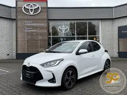 Toyota Yaris Yaris Lendensteun, Alarm, Getinte ramen, Lichtmetalen velgen, Inductieladen voor smartphones, Parkeerhulp met camera, Mistlampen, LED verlichting