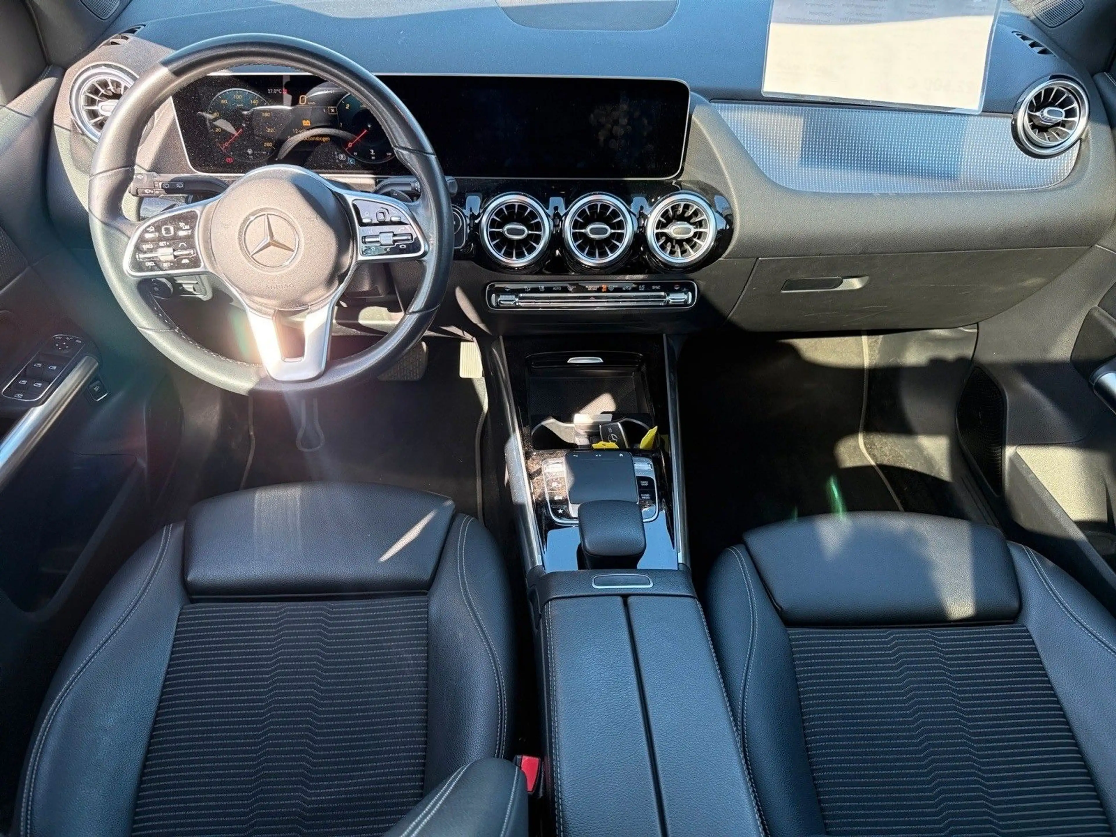 Mercedes-Benz B 220 AMG Line / Panorama / AHK / Virtual — photo 10