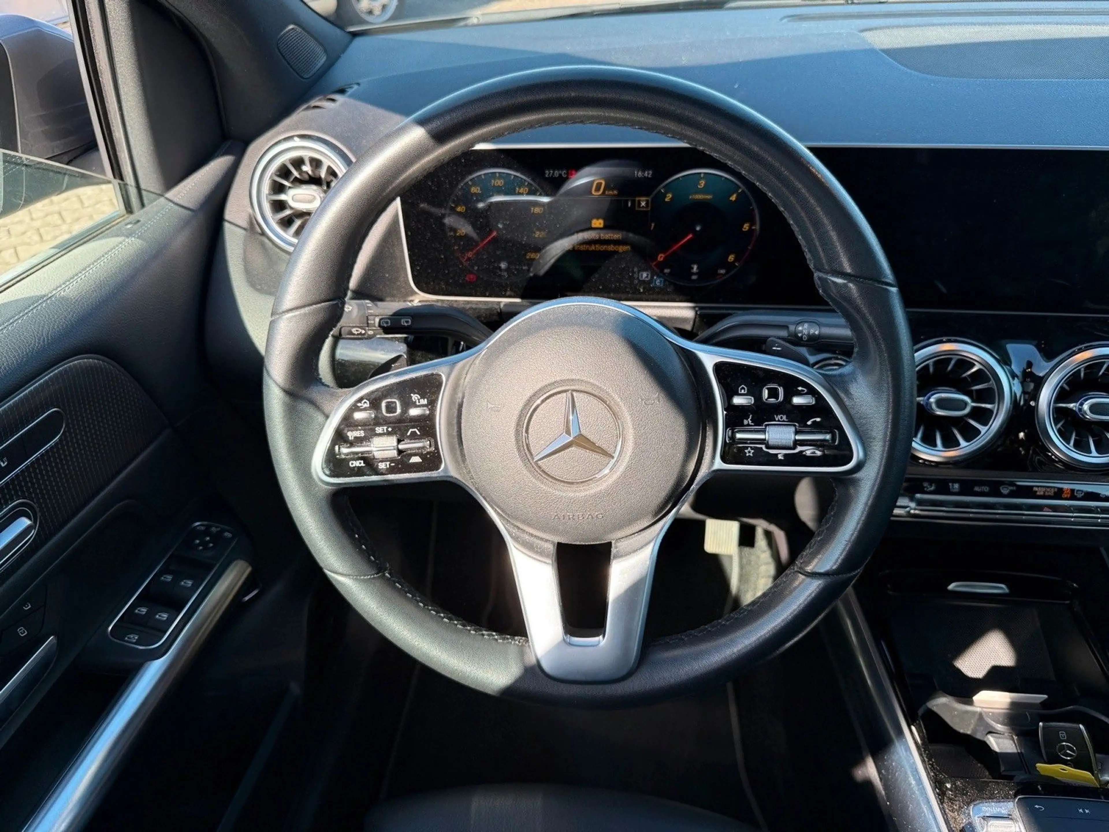Mercedes-Benz B 220 AMG Line / Panorama / AHK / Virtual — photo 12