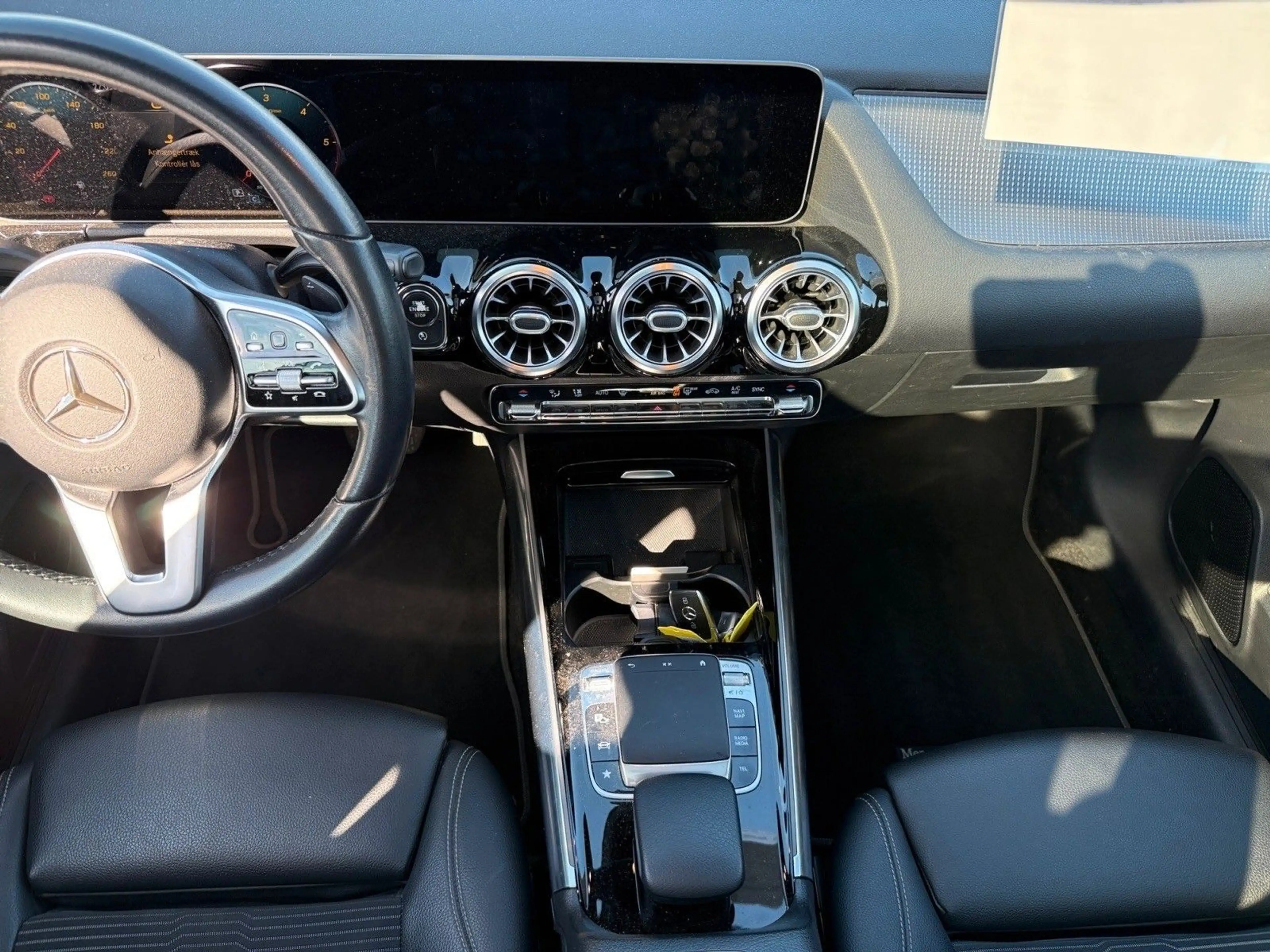 Mercedes-Benz B 220 AMG Line / Panorama / AHK / Virtual — photo 11