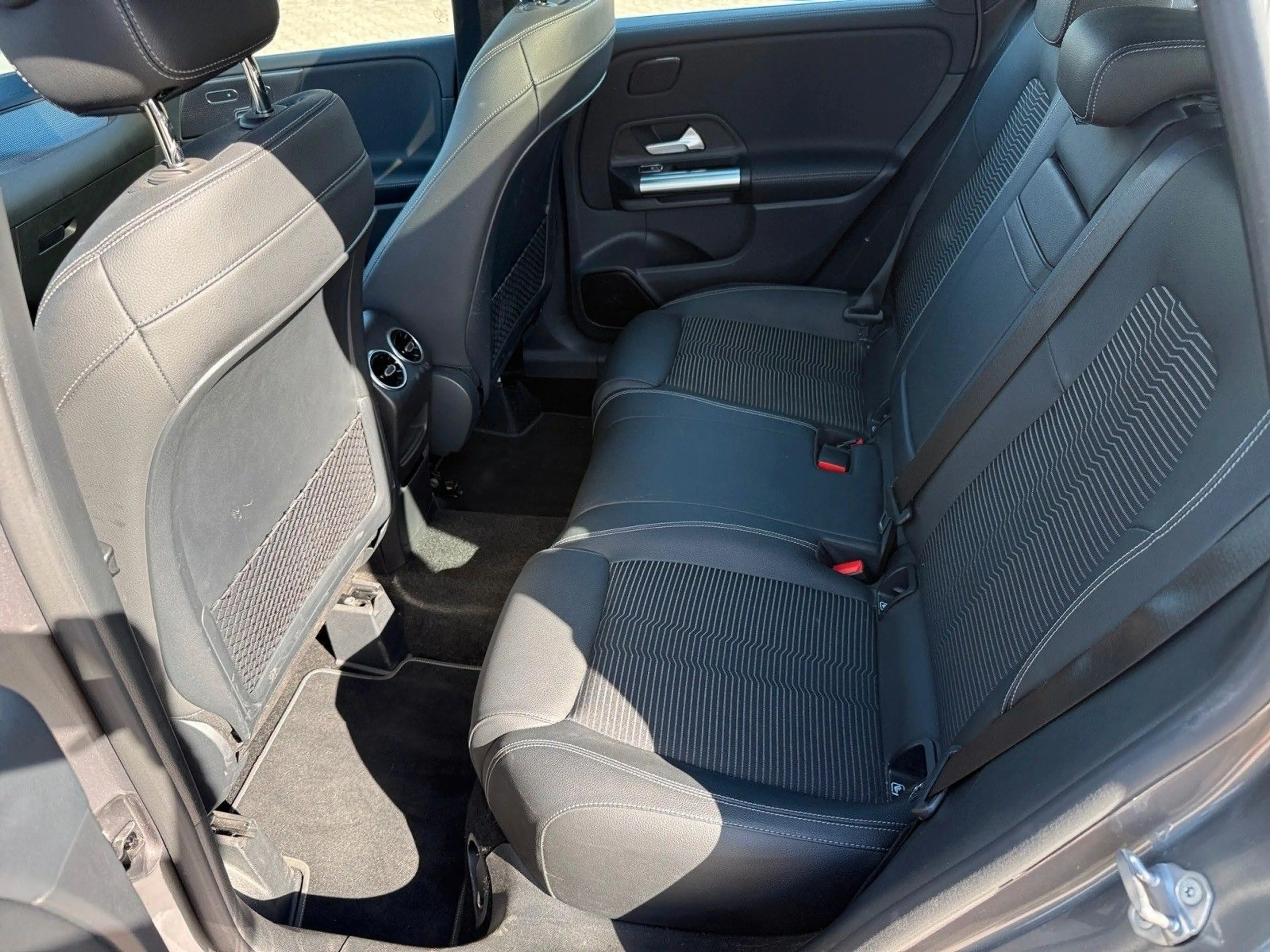 Mercedes-Benz B 220 AMG Line / Panorama / AHK / Virtual — photo 13