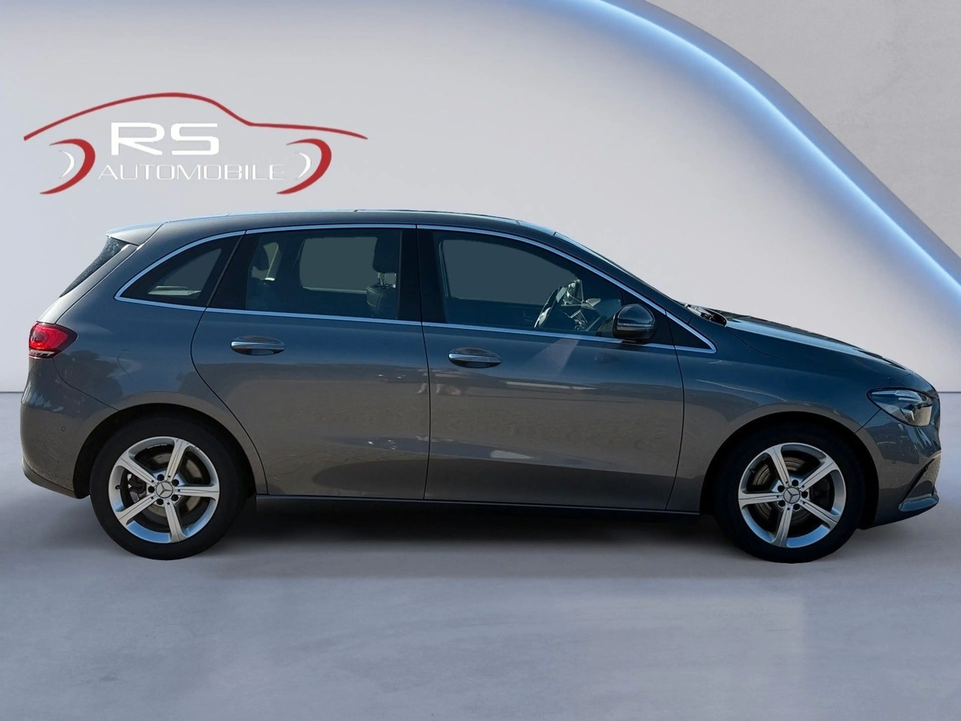 Mercedes-Benz B 220 AMG Line / Panorama / AHK / Virtual — photo 6