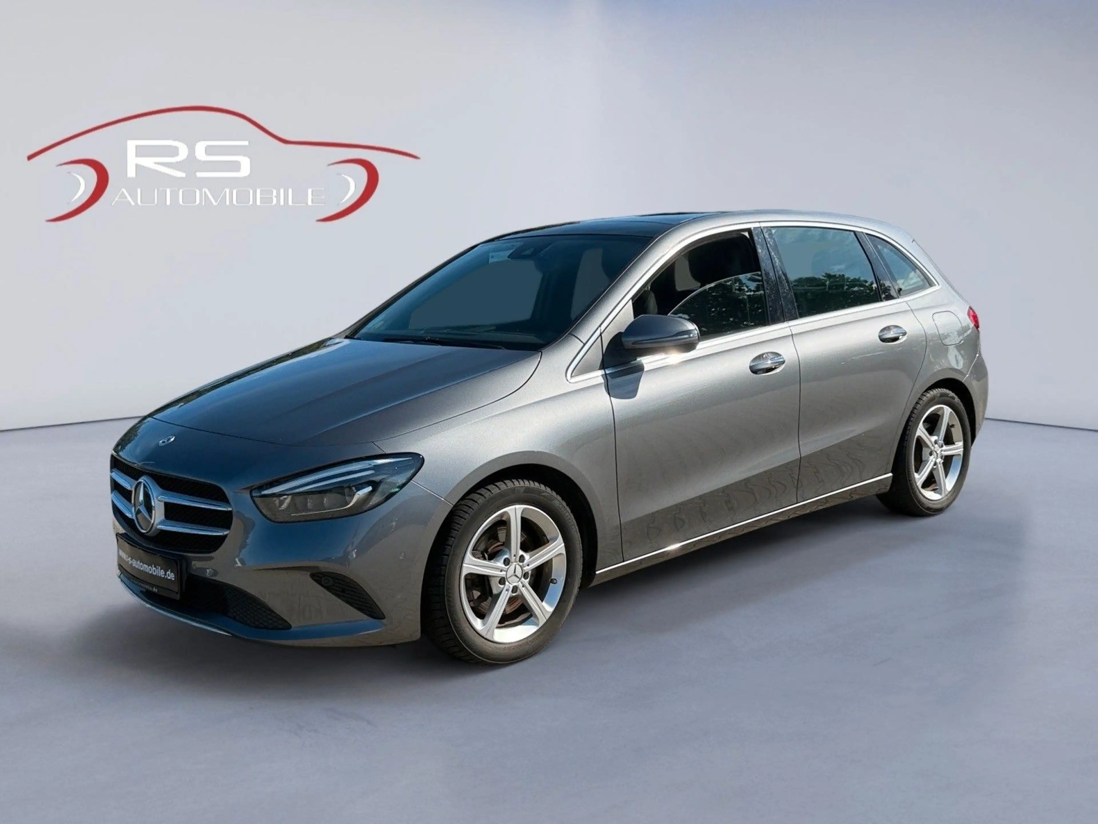 Mercedes-Benz B 220 AMG Line / Panorama / AHK / Virtual