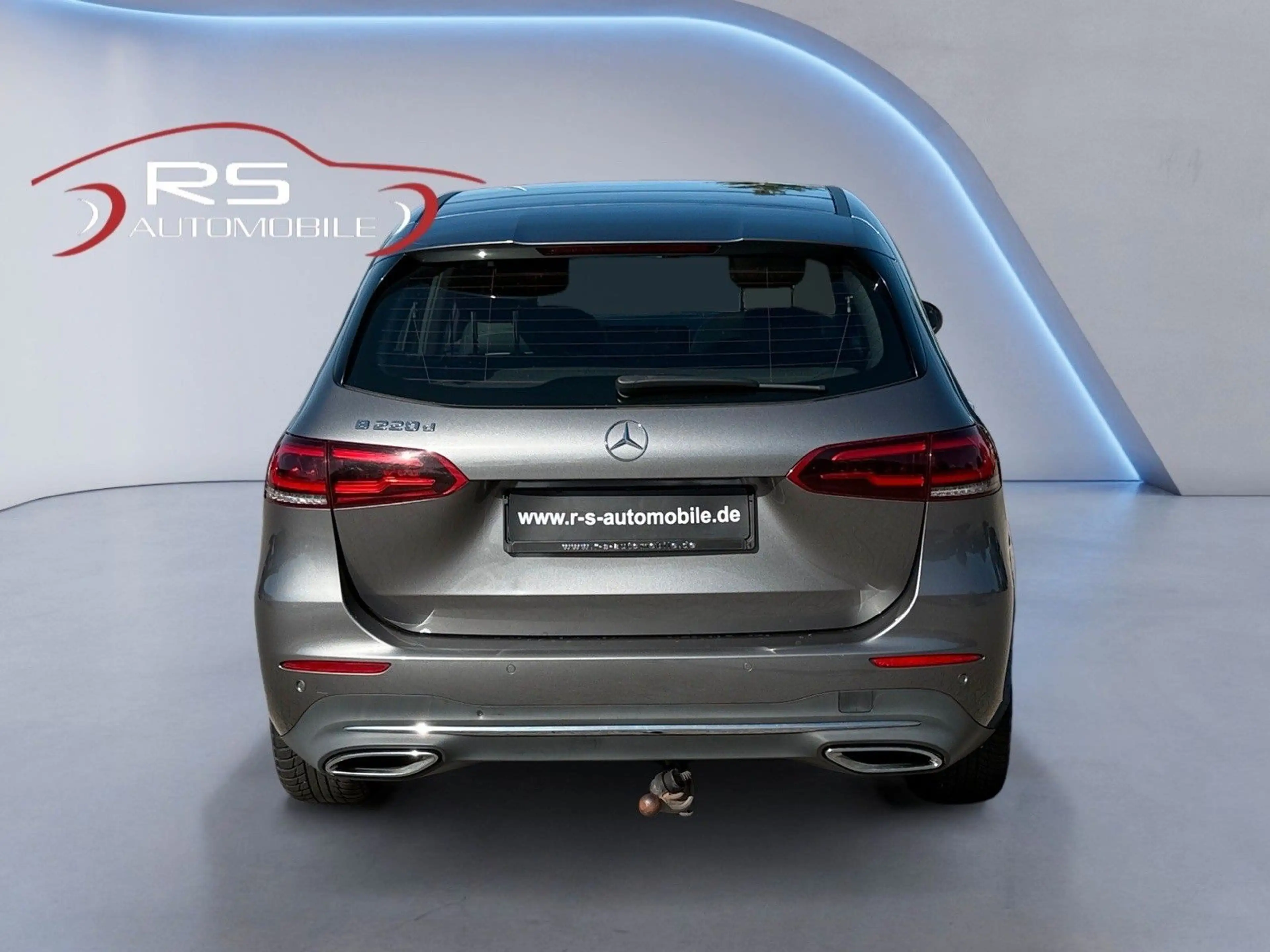 Mercedes-Benz B 220 AMG Line / Panorama / AHK / Virtual — photo 4