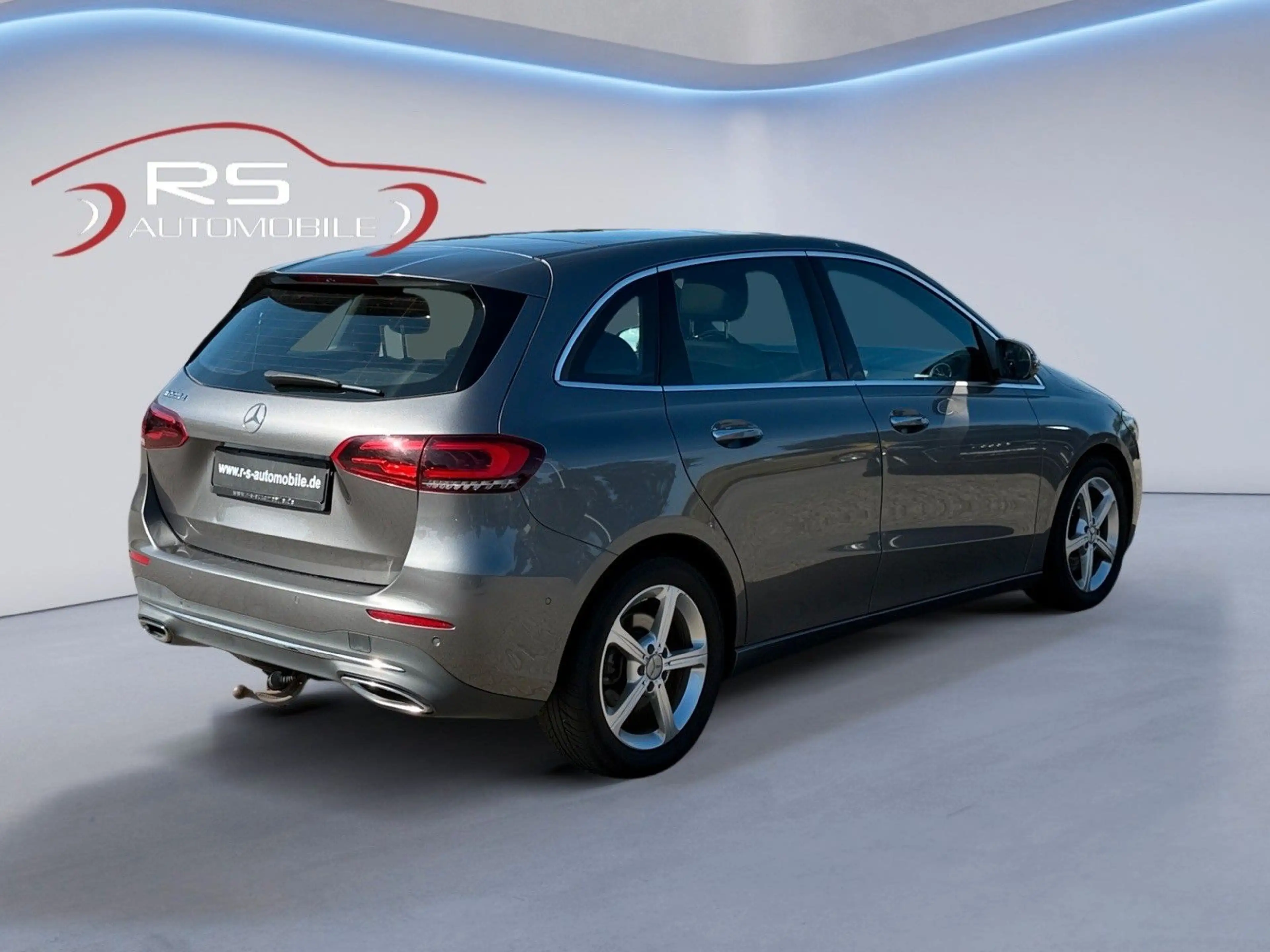 Mercedes-Benz B 220 AMG Line / Panorama / AHK / Virtual — photo 5