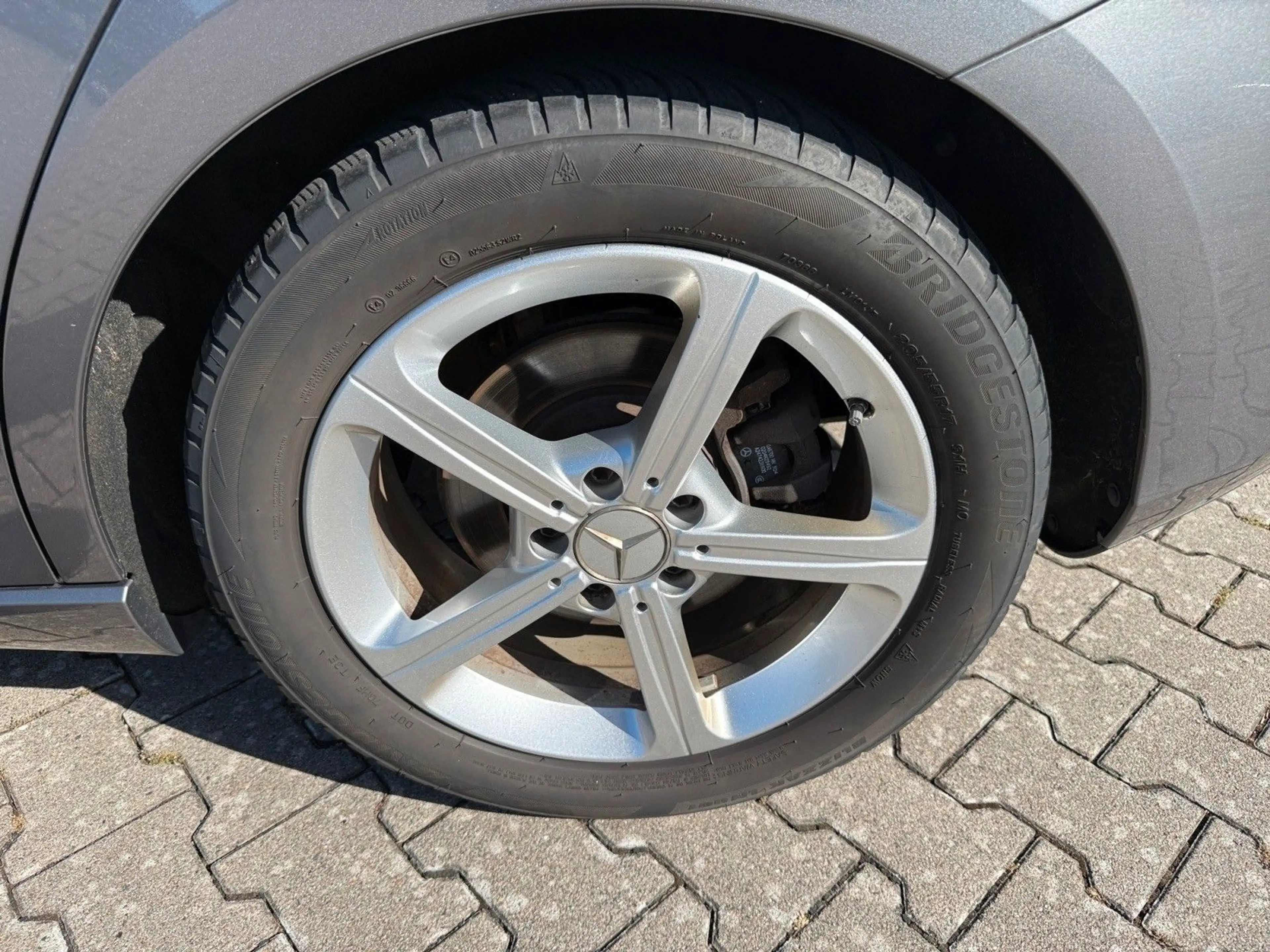 Mercedes-Benz B 220 AMG Line / Panorama / AHK / Virtual — photo 14