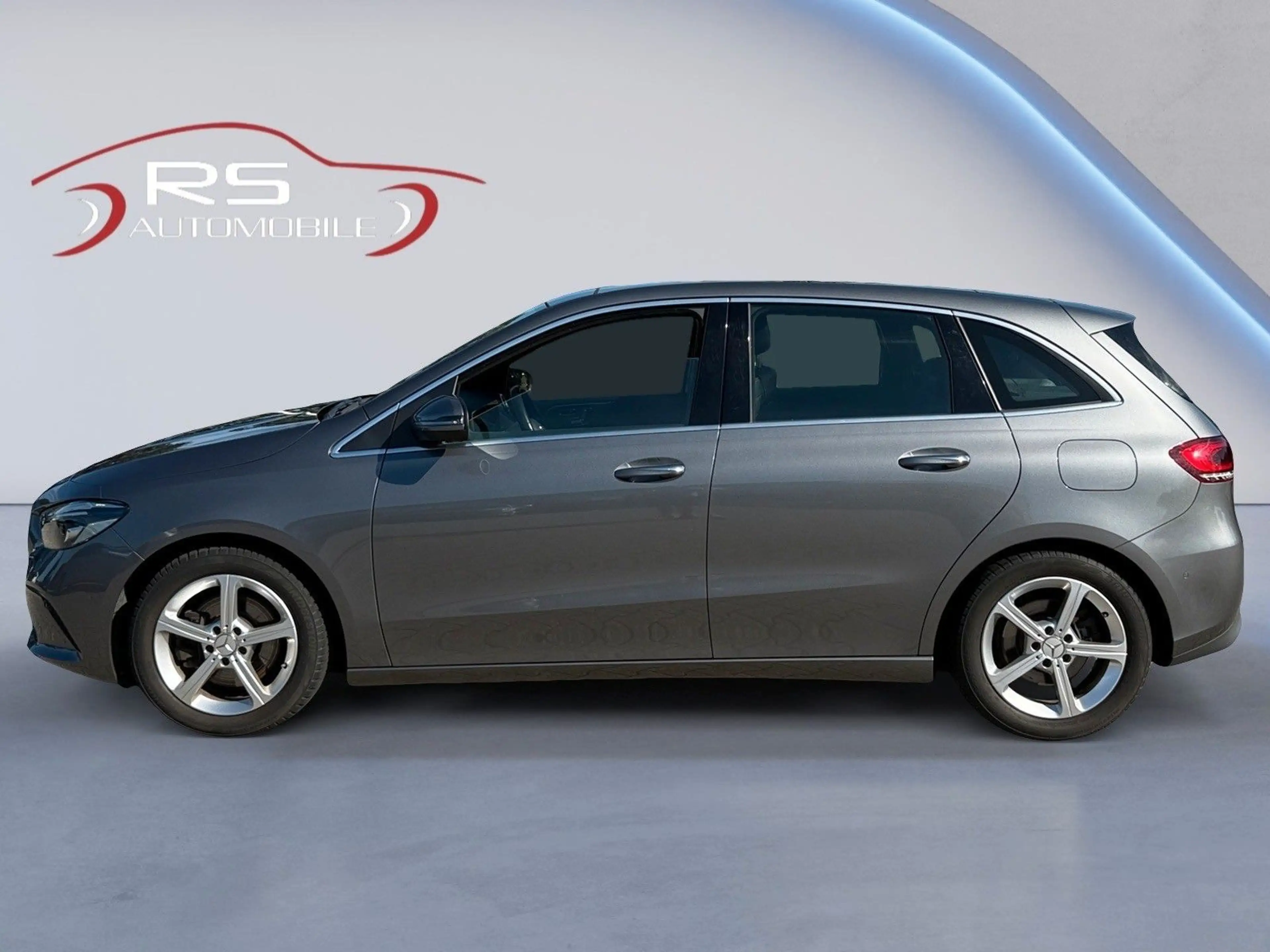 Mercedes-Benz B 220 AMG Line / Panorama / AHK / Virtual — photo 2