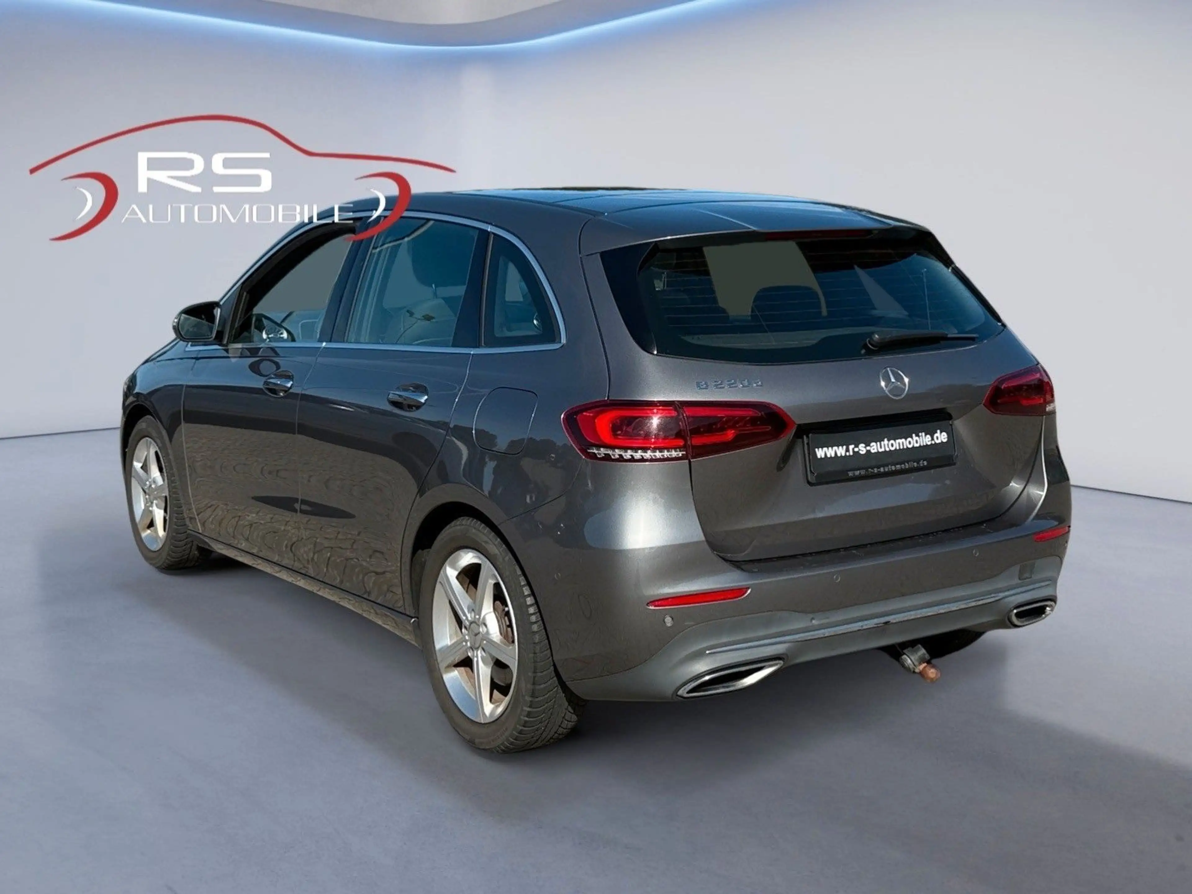 Mercedes-Benz B 220 AMG Line / Panorama / AHK / Virtual — photo 3