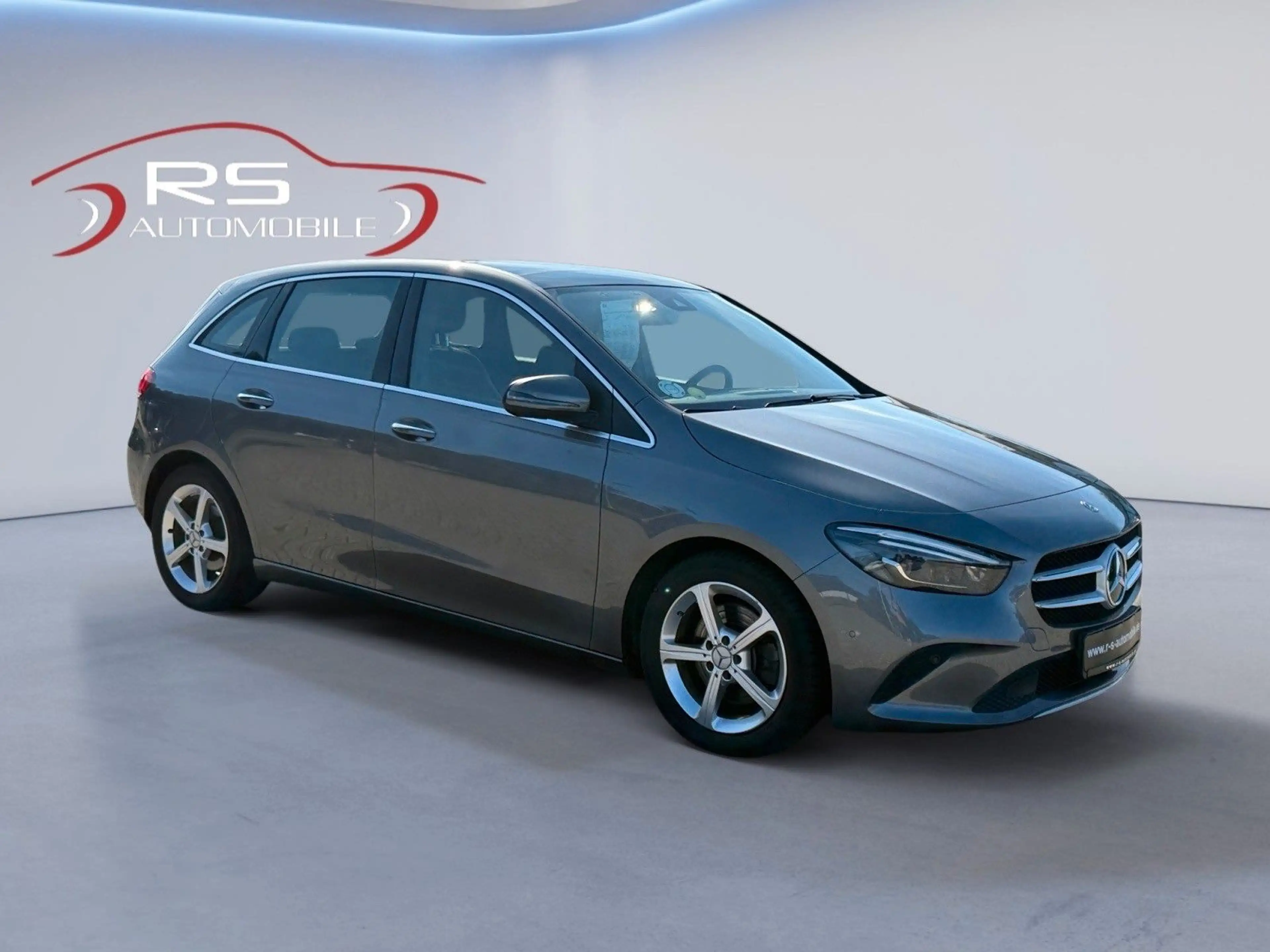 Mercedes-Benz B 220 AMG Line / Panorama / AHK / Virtual — photo 7