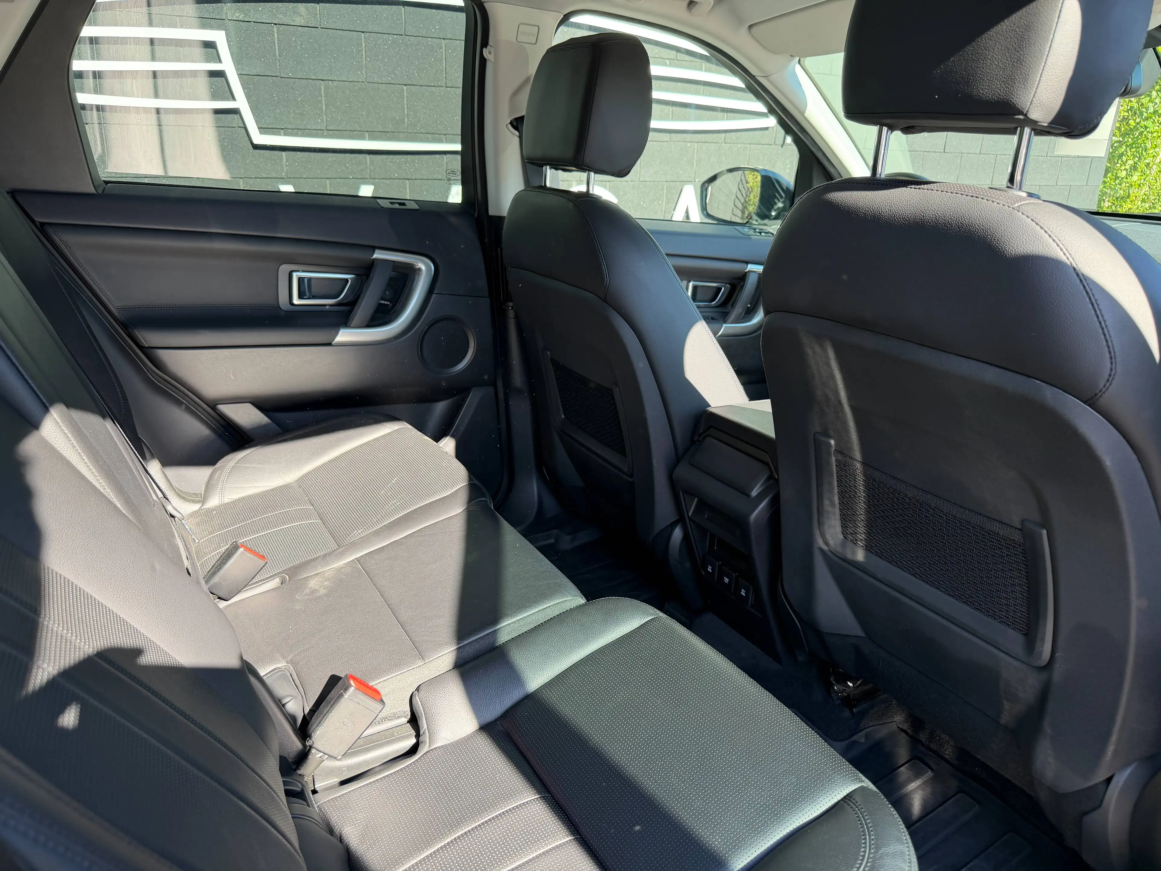 Land Rover Discovery Sport 2.0 HSE+BOITE AUTO+AIRCO+NAVI+CAMERA+CUIR+JANTES+EU 6B — photo 13