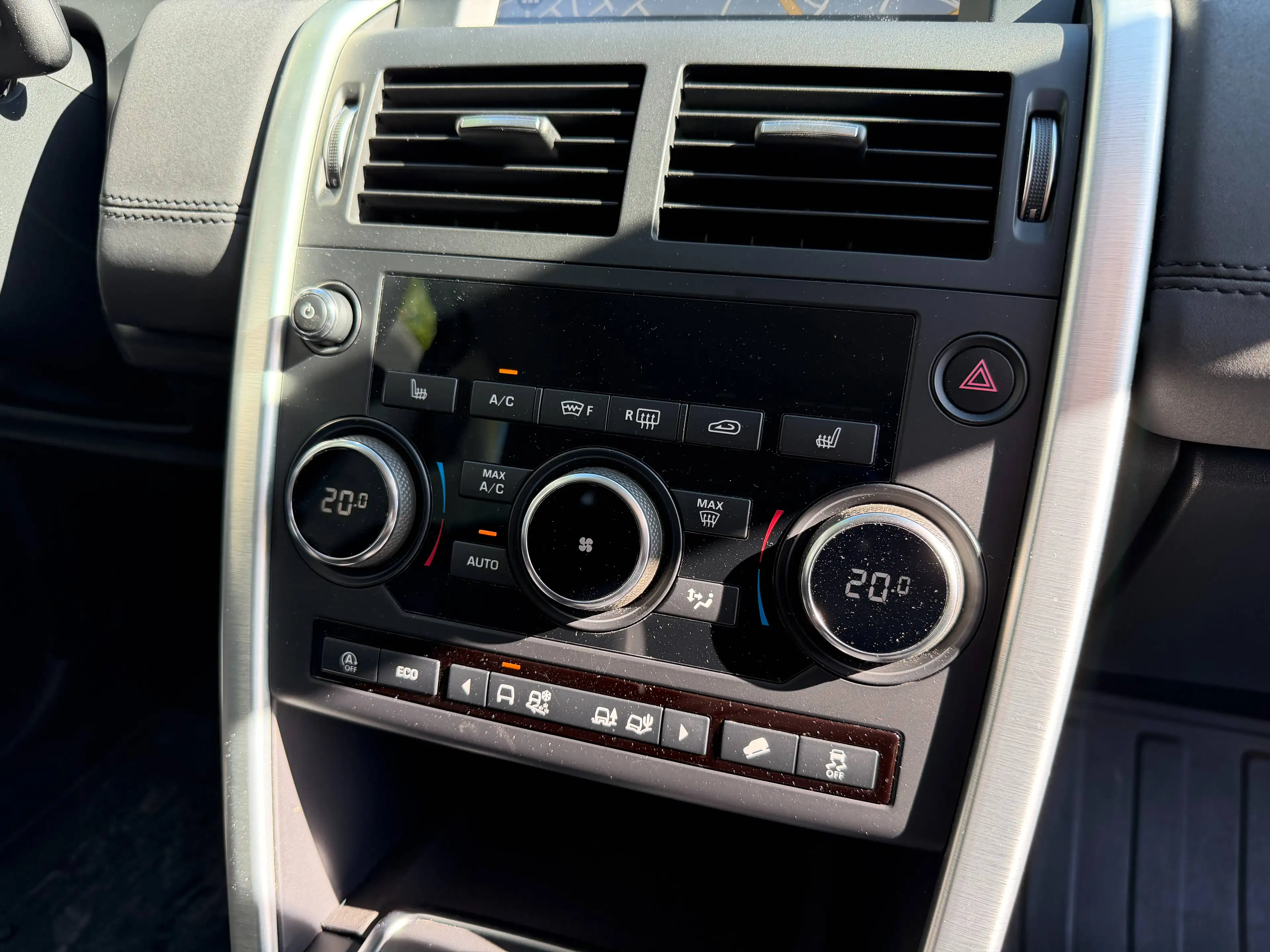 Land Rover Discovery Sport 2.0 HSE+BOITE AUTO+AIRCO+NAVI+CAMERA+CUIR+JANTES+EU 6B — photo 10