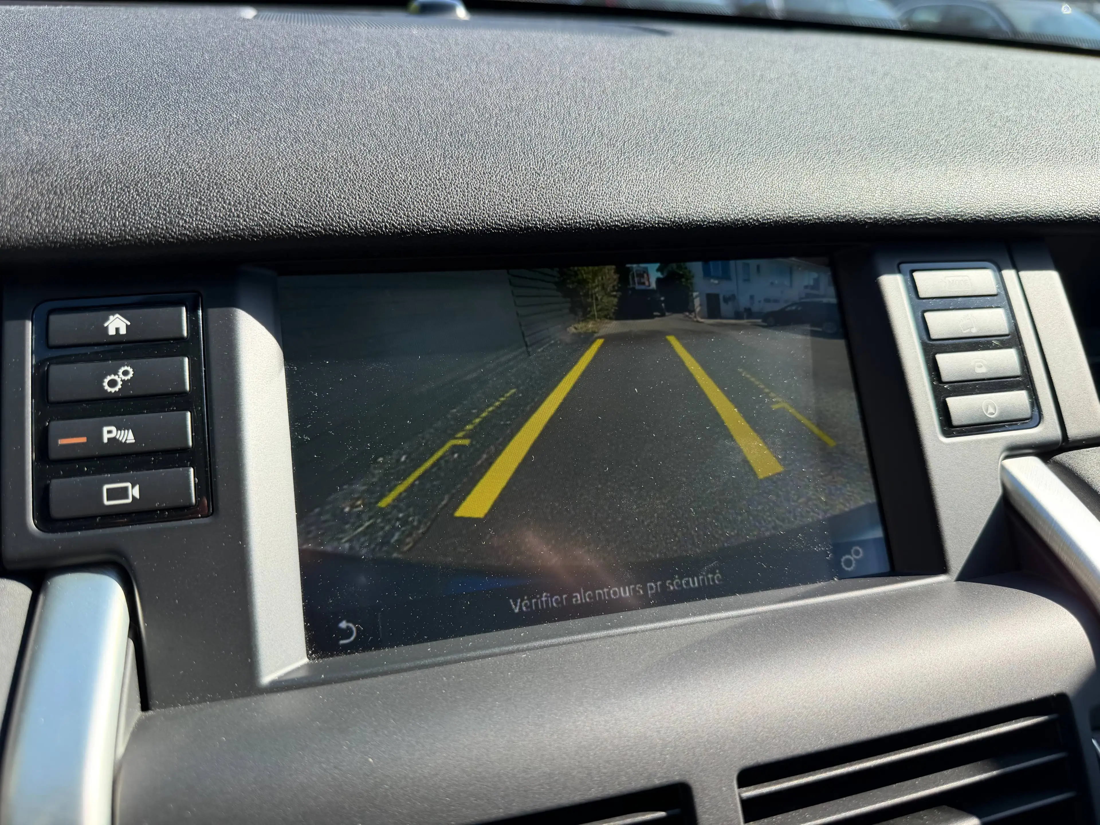 Land Rover Discovery Sport 2.0 HSE+BOITE AUTO+AIRCO+NAVI+CAMERA+CUIR+JANTES+EU 6B — photo 15