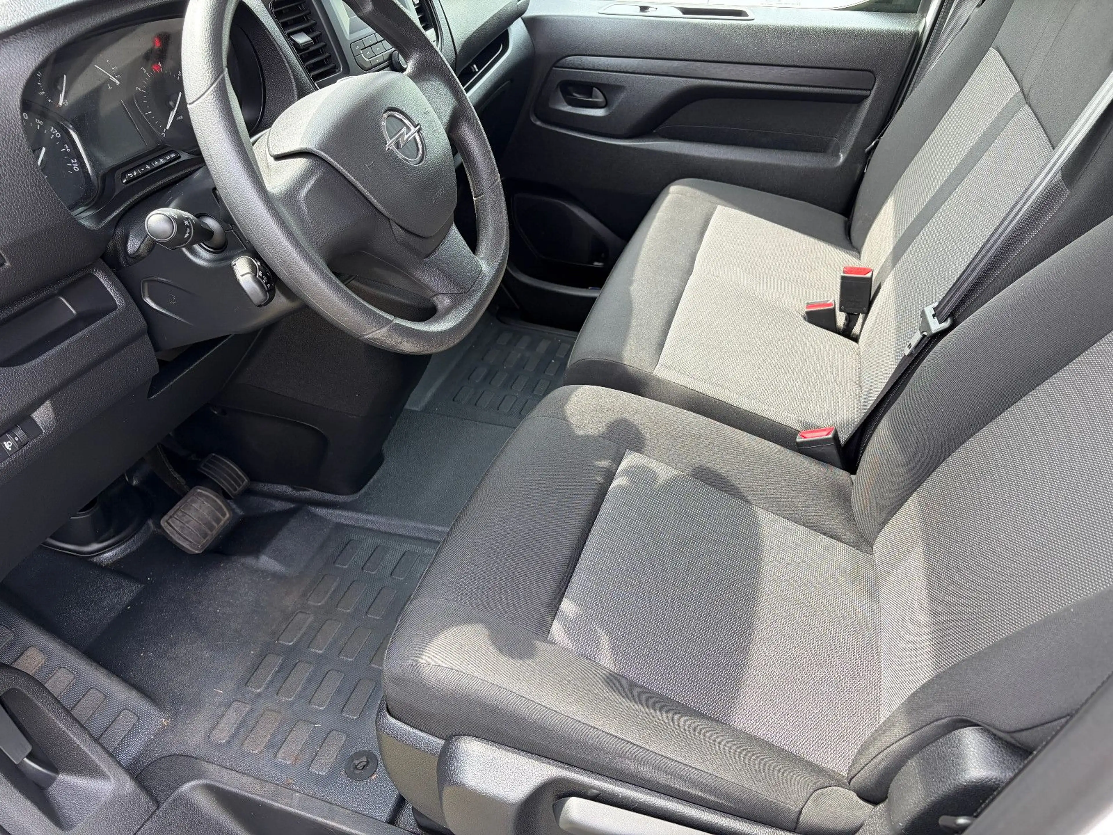 Opel Zafira Life — photo 7