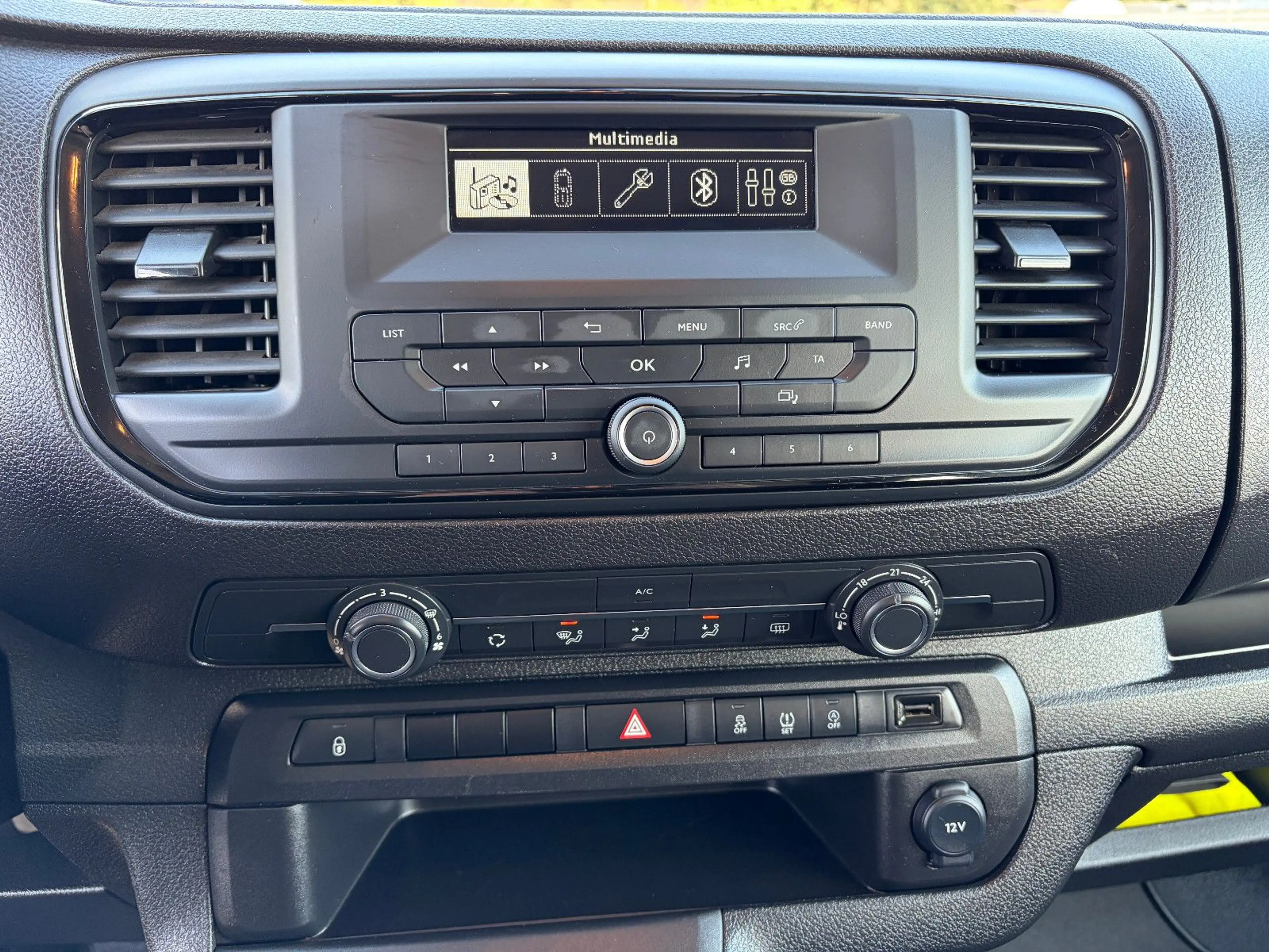 Opel Zafira Life — photo 10