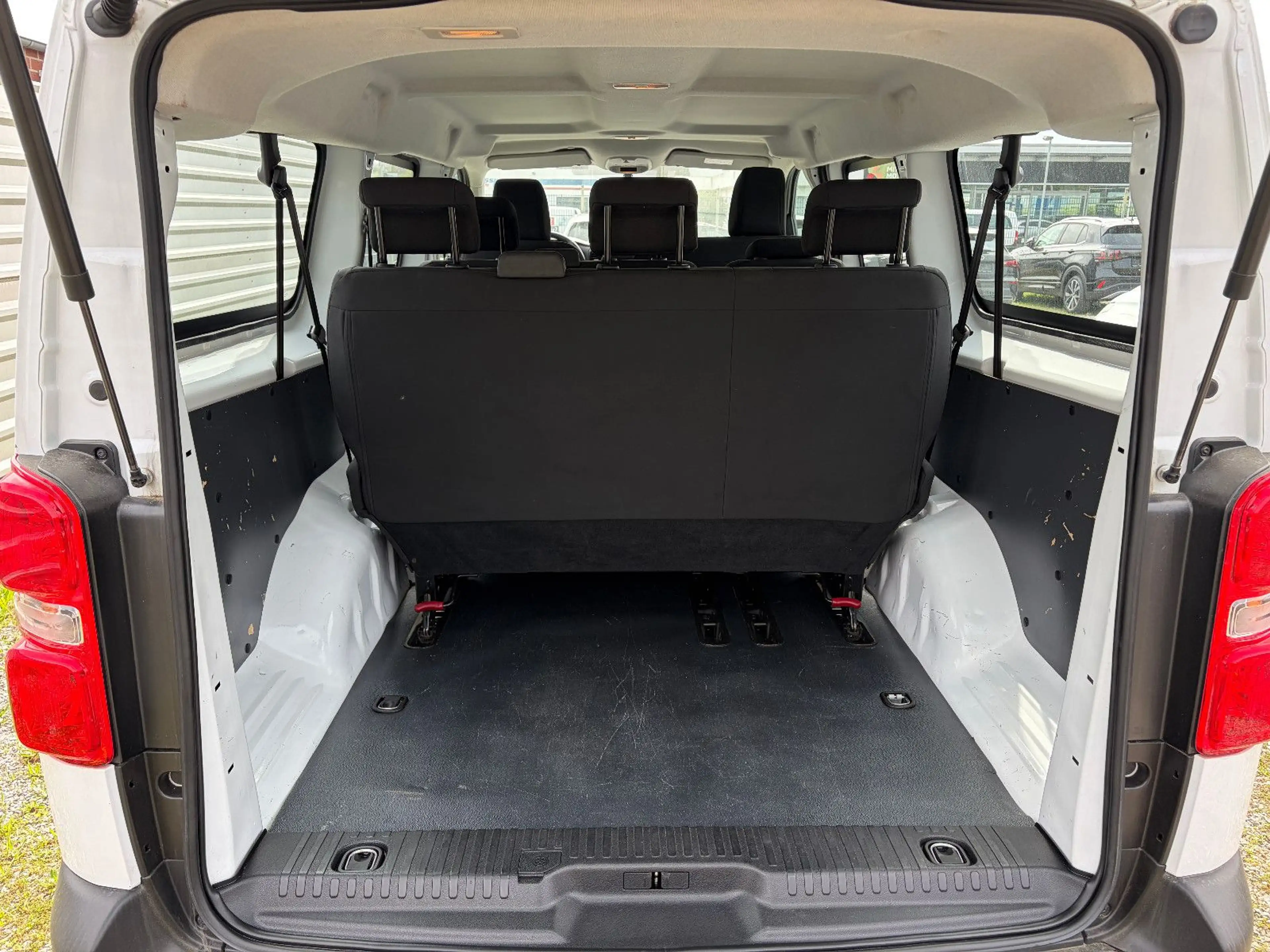 Opel Zafira Life — photo 13