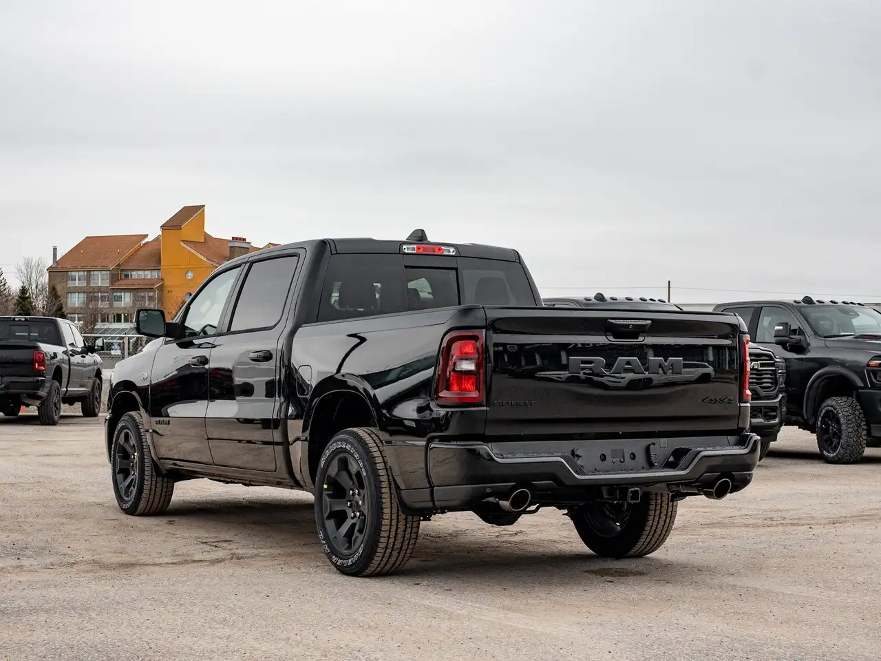 RAM 1500 снимка RAM 1500