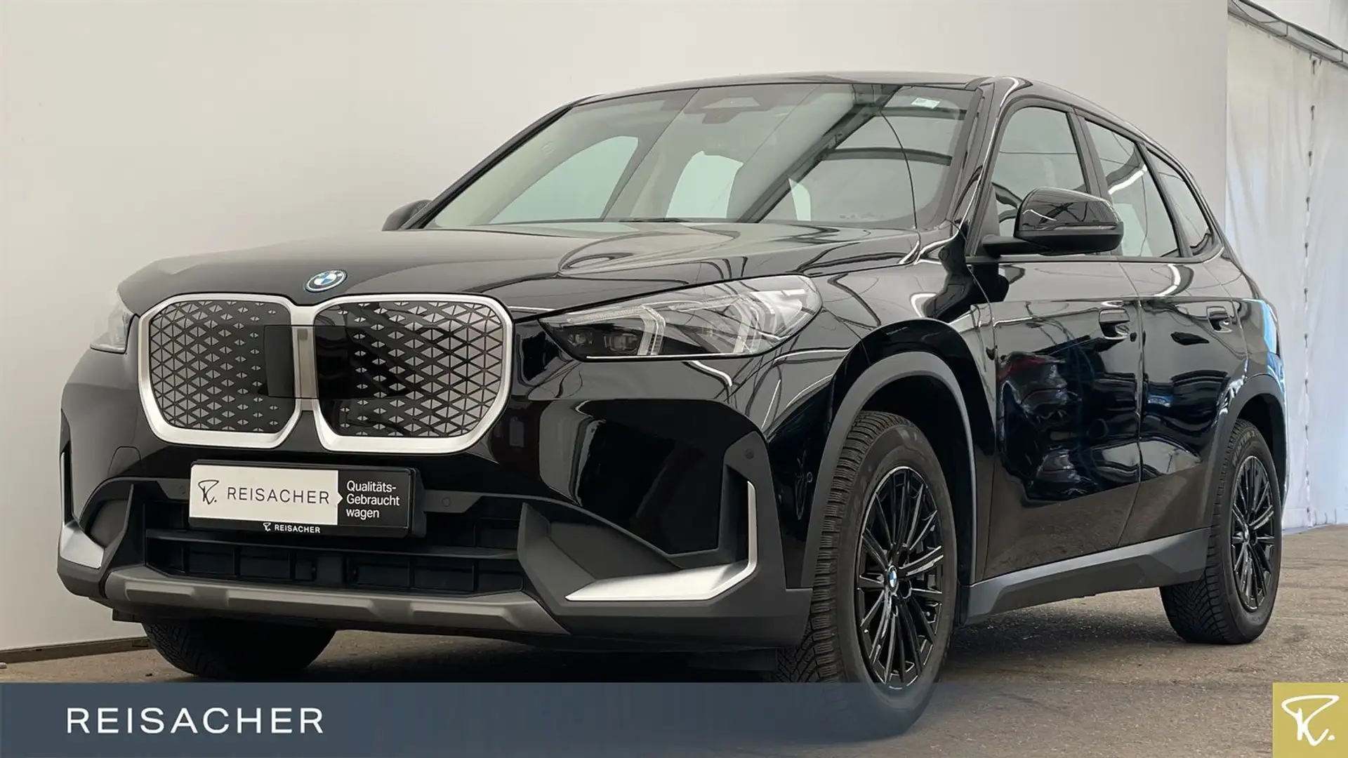 BMW X1 iX1 eDr20 AdaptLED RFK PDC SHZ DAB KomfortZ 17" Fekete - 1