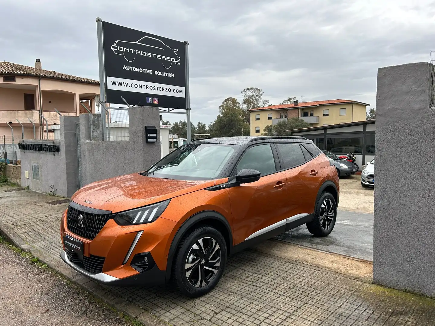 Peugeot 2008 GT LINE Orange - 1