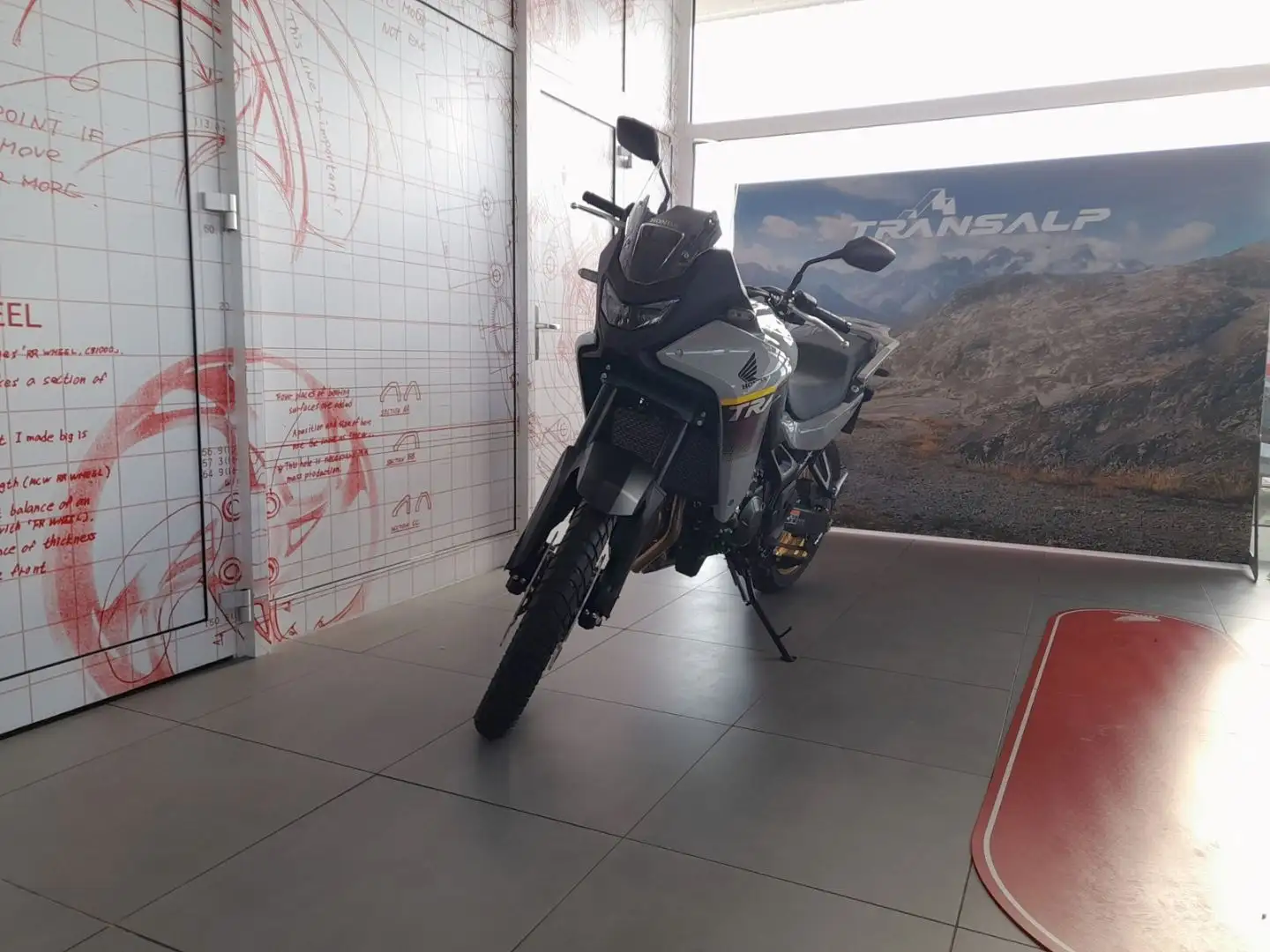 Honda XL 750 Transalp Gris - 2