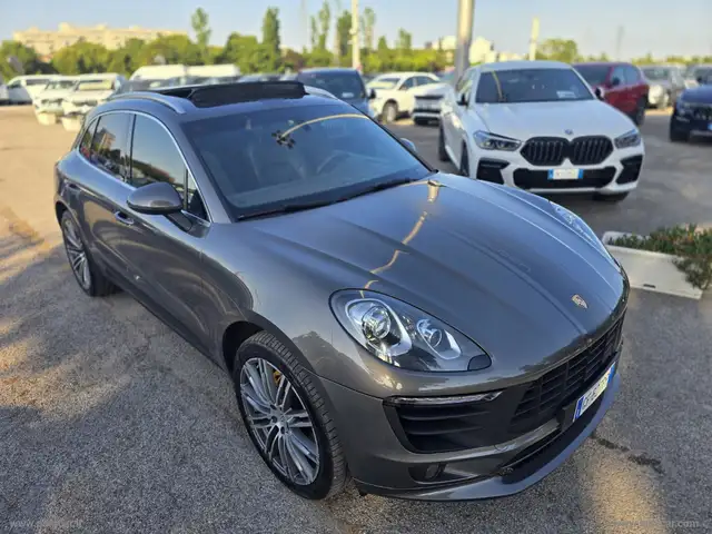 Porsche Macan view 4