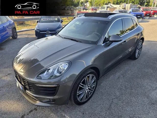 Porsche Macan view 12