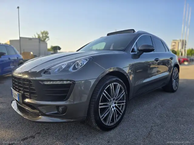 Porsche Macan view 6