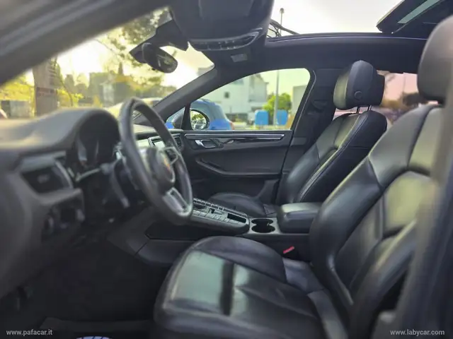 Porsche Macan view 13